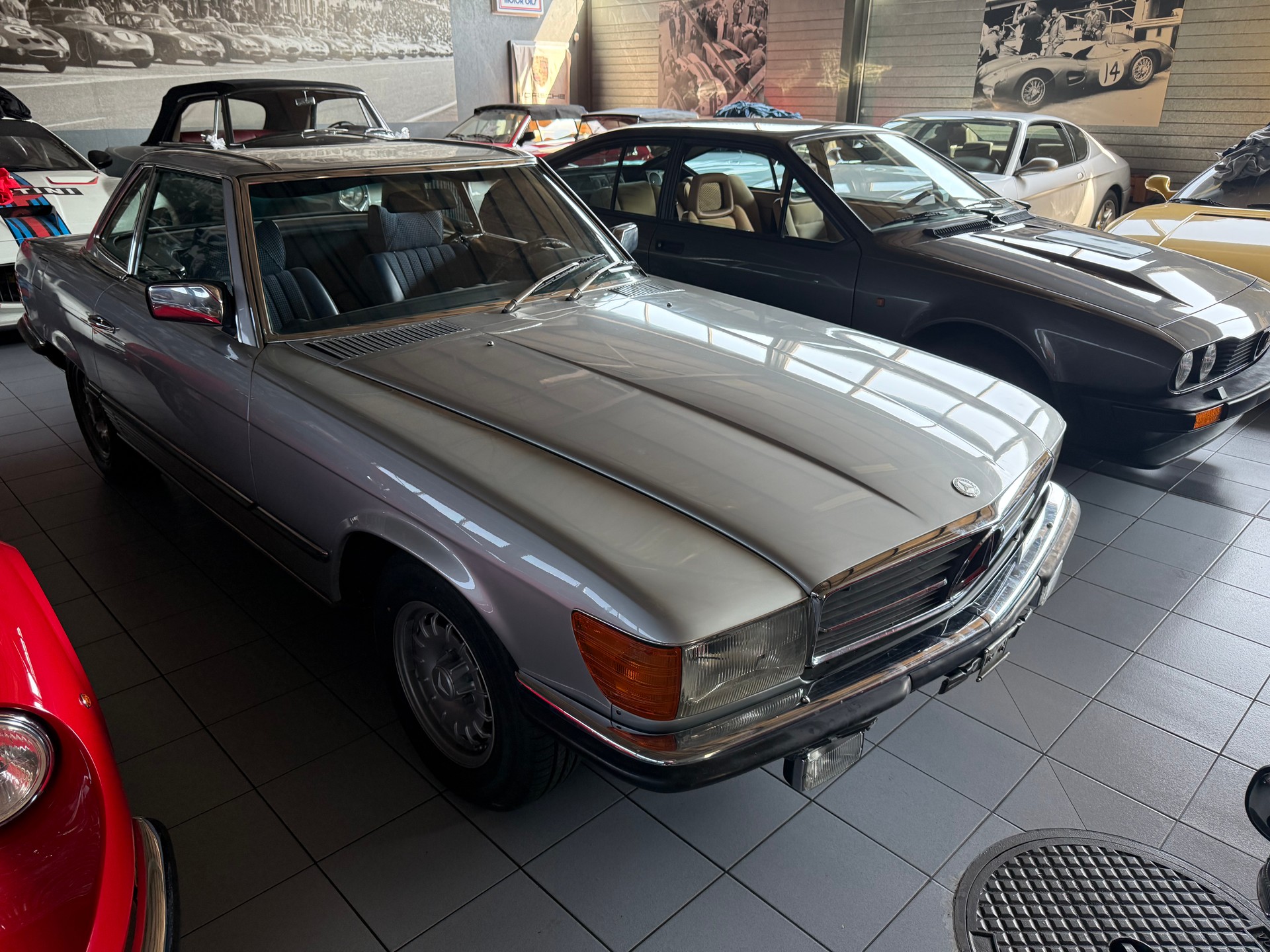 MERCEDES-BENZ W107-image-1