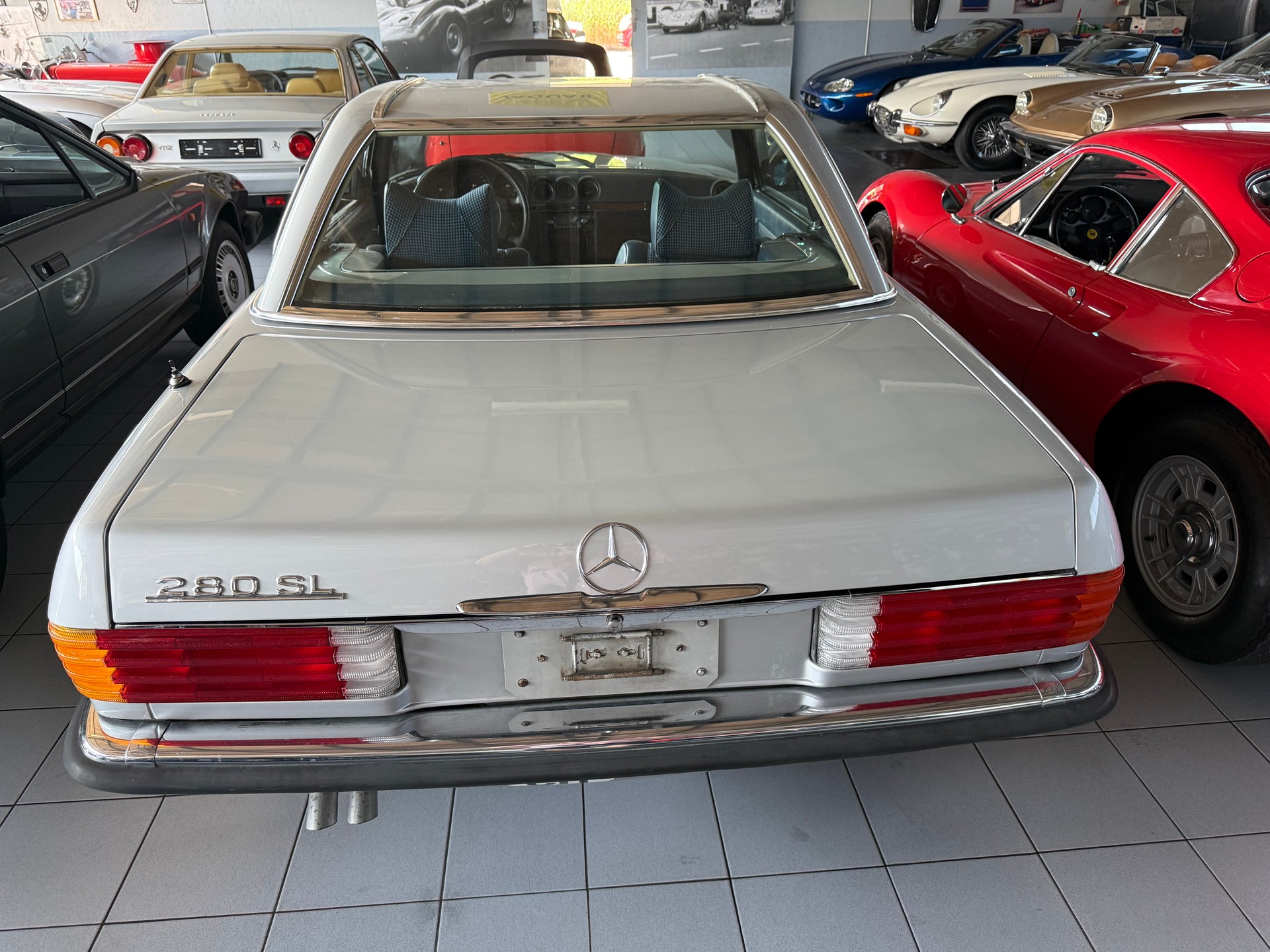 MERCEDES-BENZ W107-image-2