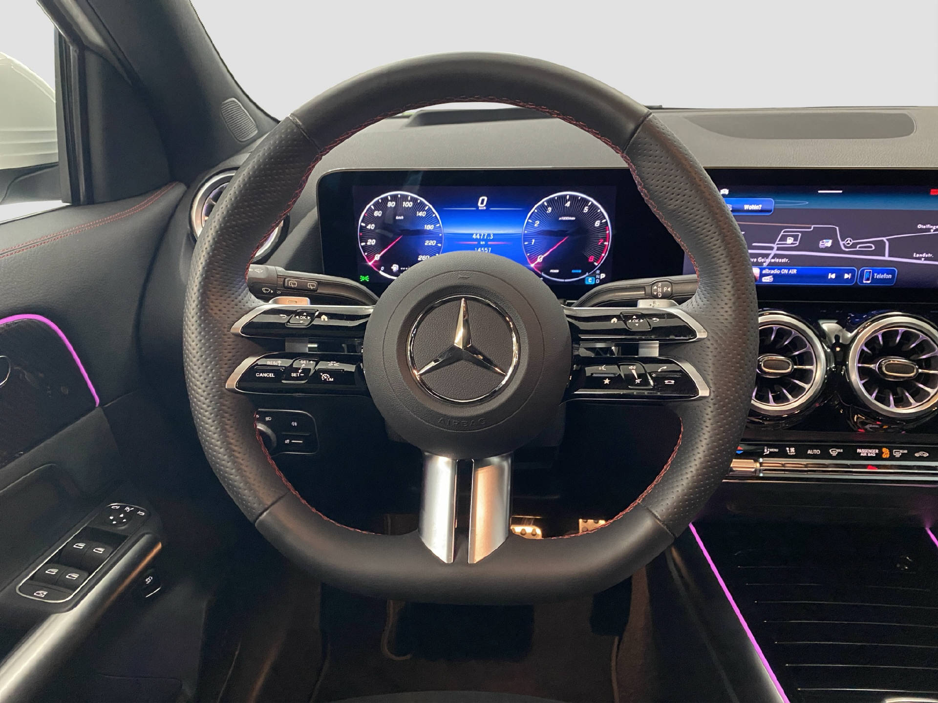 MERCEDES-BENZ GLA 250 Swiss Star AMG 4MATIC-image-8