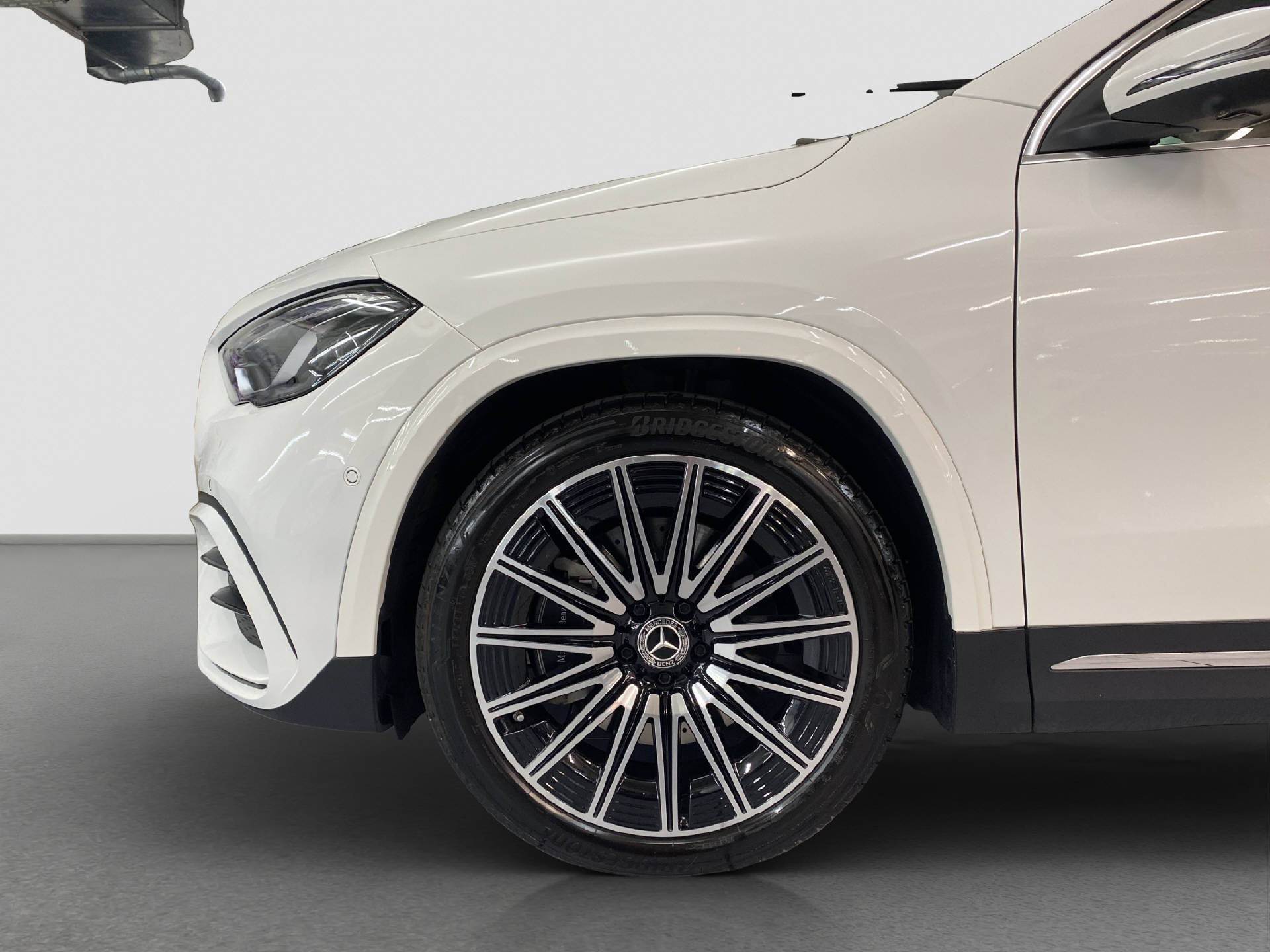 MERCEDES-BENZ GLA 250 Swiss Star AMG 4MATIC-image-5