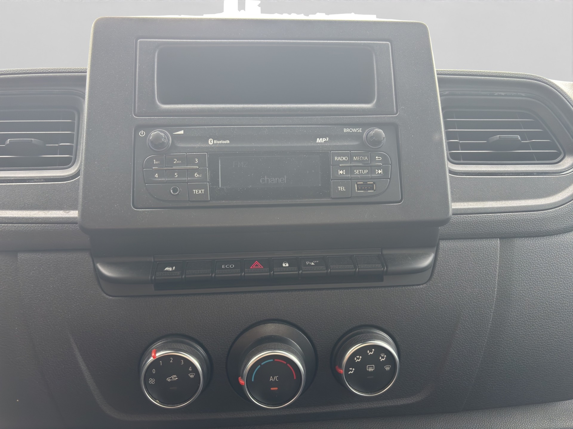 RENAULT Master T33 2.3 Blue dCi 135 L2H2-image-11