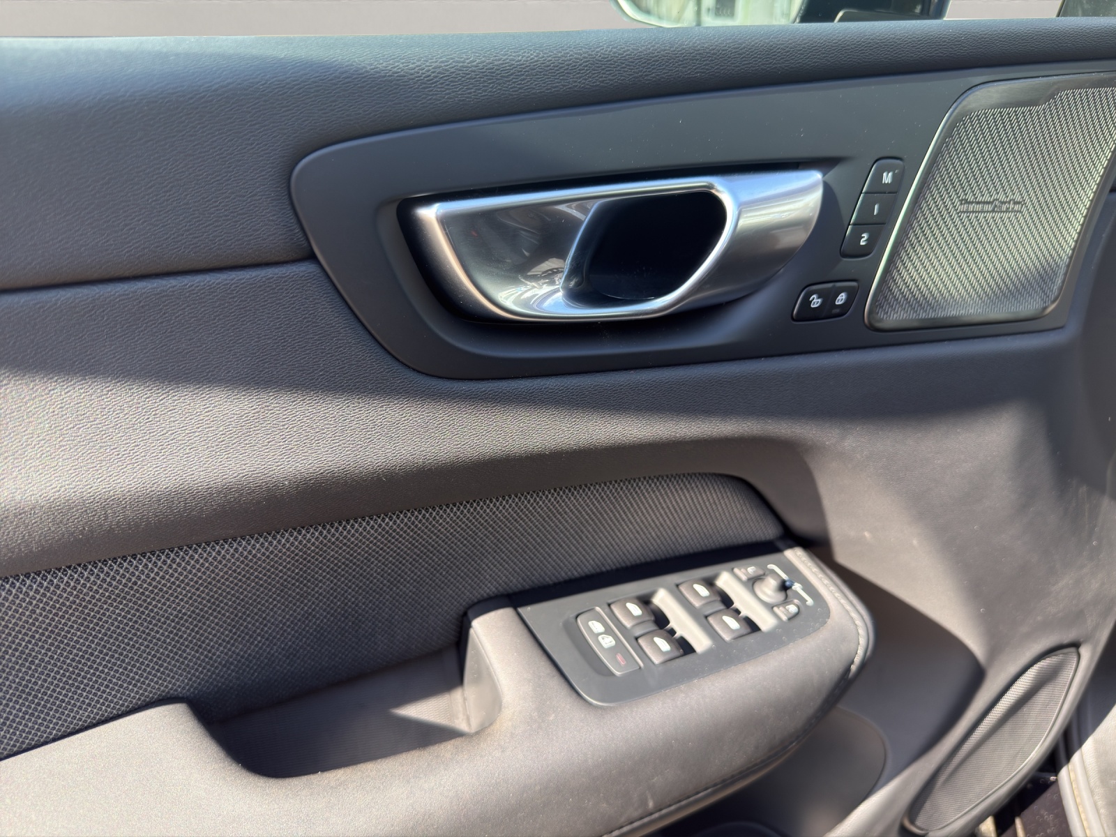 VOLVO XC60 2.0 T6 TE Black Edition eAWD-image-16