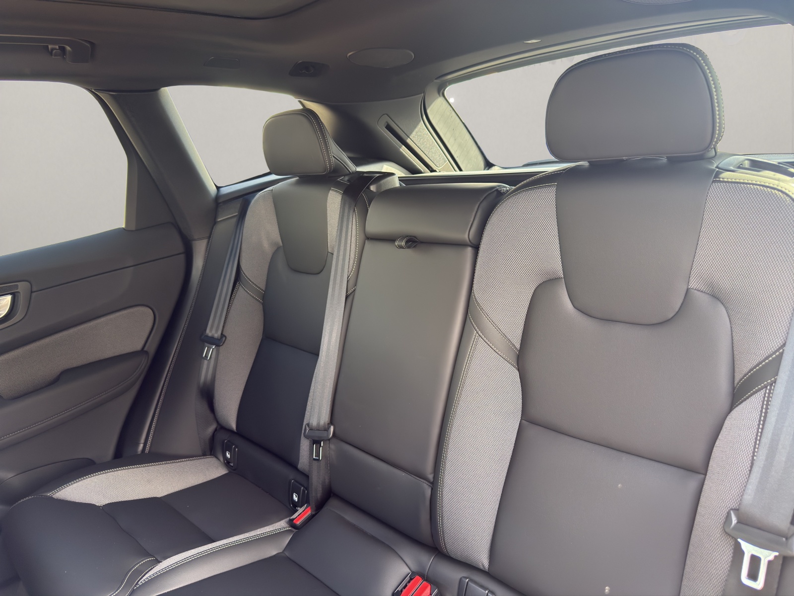 VOLVO XC60 2.0 T6 TE Black Edition eAWD-image-11