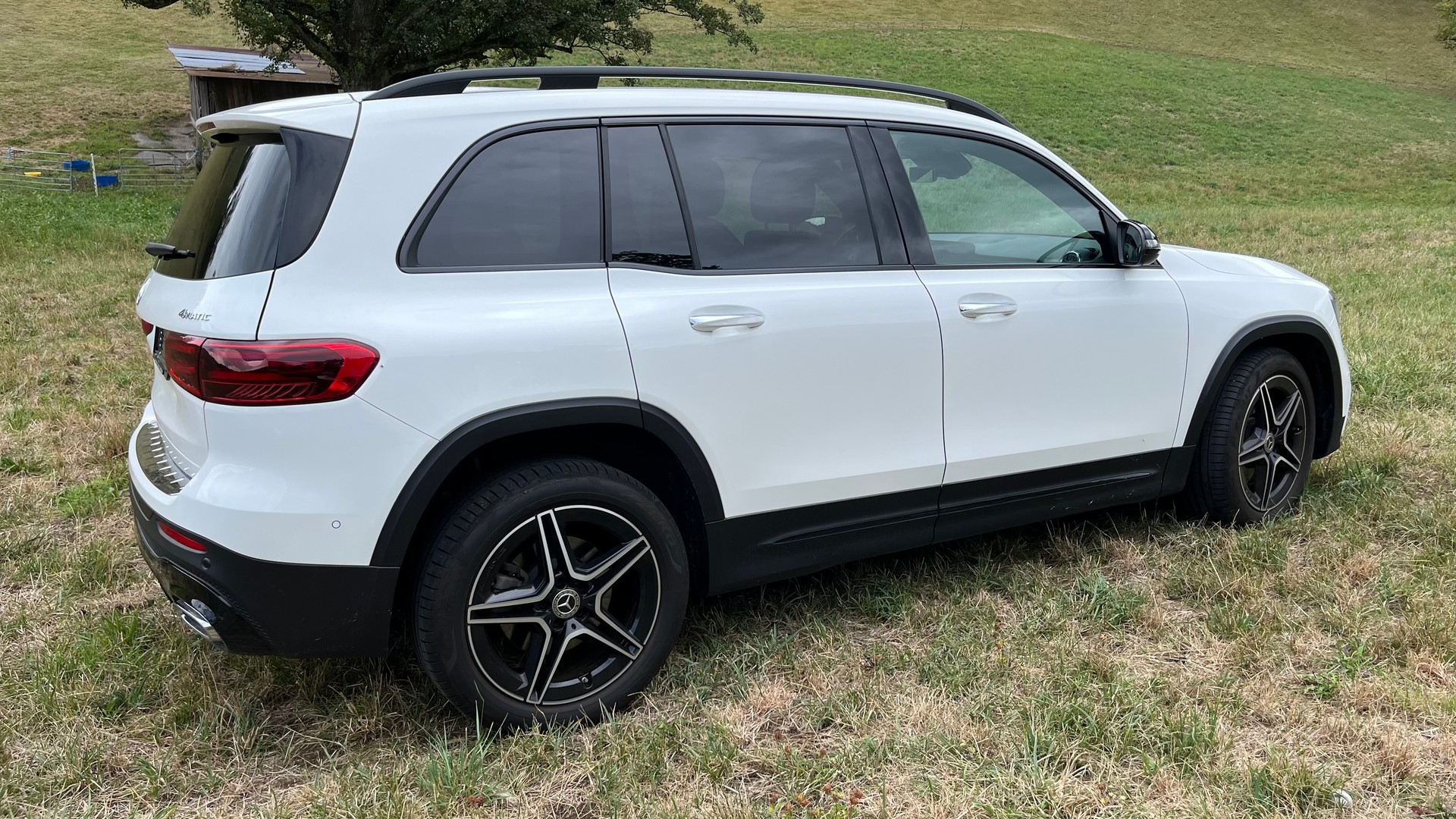 MERCEDES-BENZ GLB 220 AMG Line 4Matic Automat-image-2