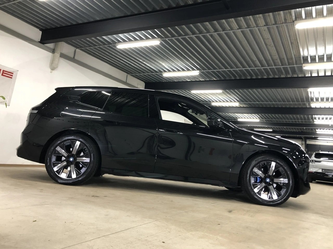 BMW iX xDrive50 M-Sport 524PS-image-3