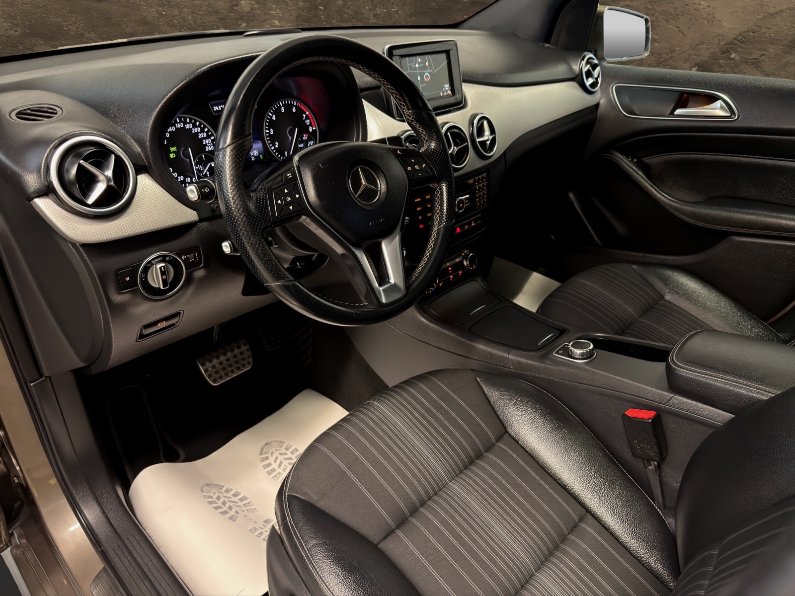 MERCEDES-BENZ B 200 7G-DCT-image-6