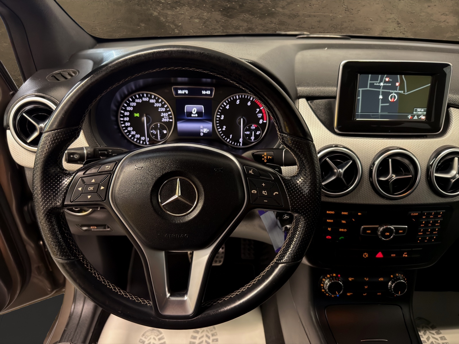 MERCEDES-BENZ B 200 7G-DCT-image-7
