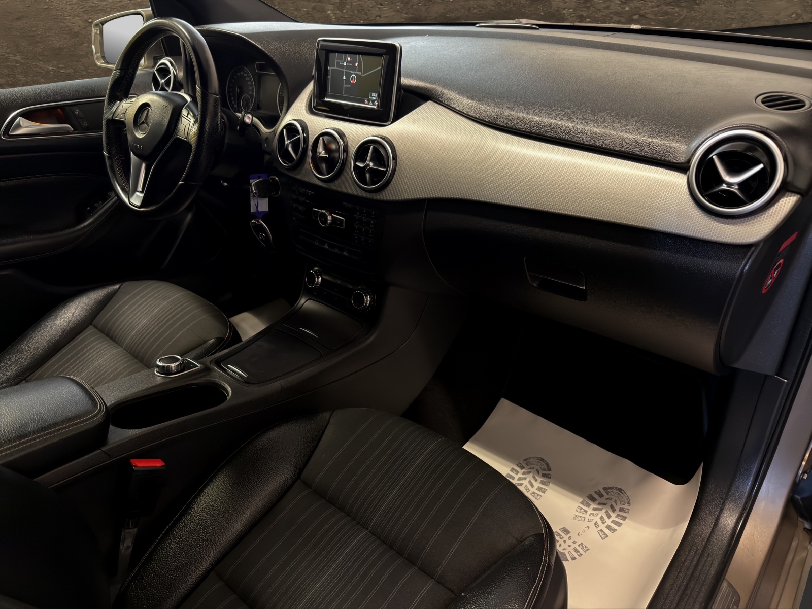 MERCEDES-BENZ B 200 7G-DCT-image-11