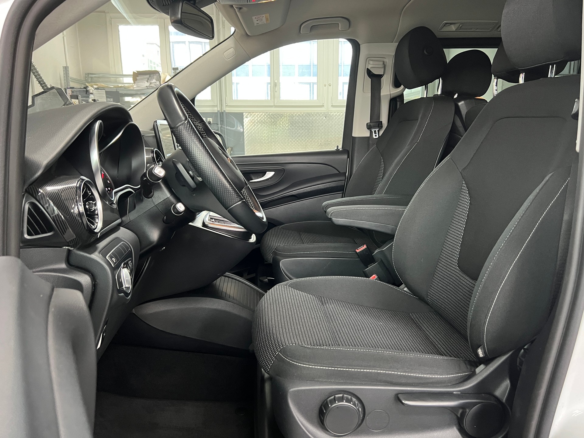 MERCEDES-BENZ V 220 d lang 9G-Tronic-image-5