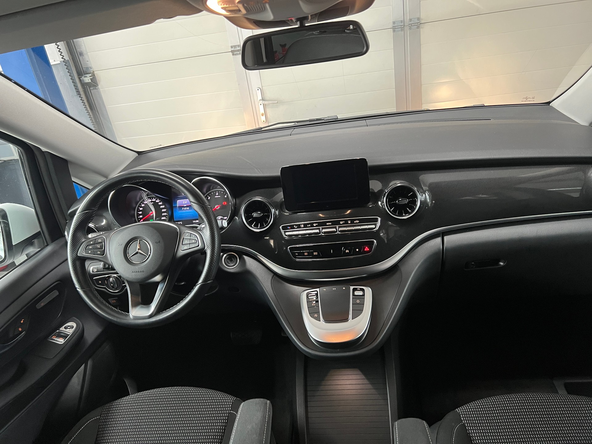 MERCEDES-BENZ V 220 d lang 9G-Tronic-image-7