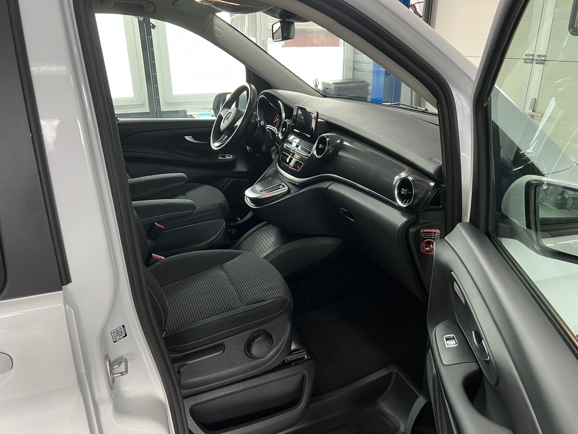 MERCEDES-BENZ V 220 d lang 9G-Tronic-image-6