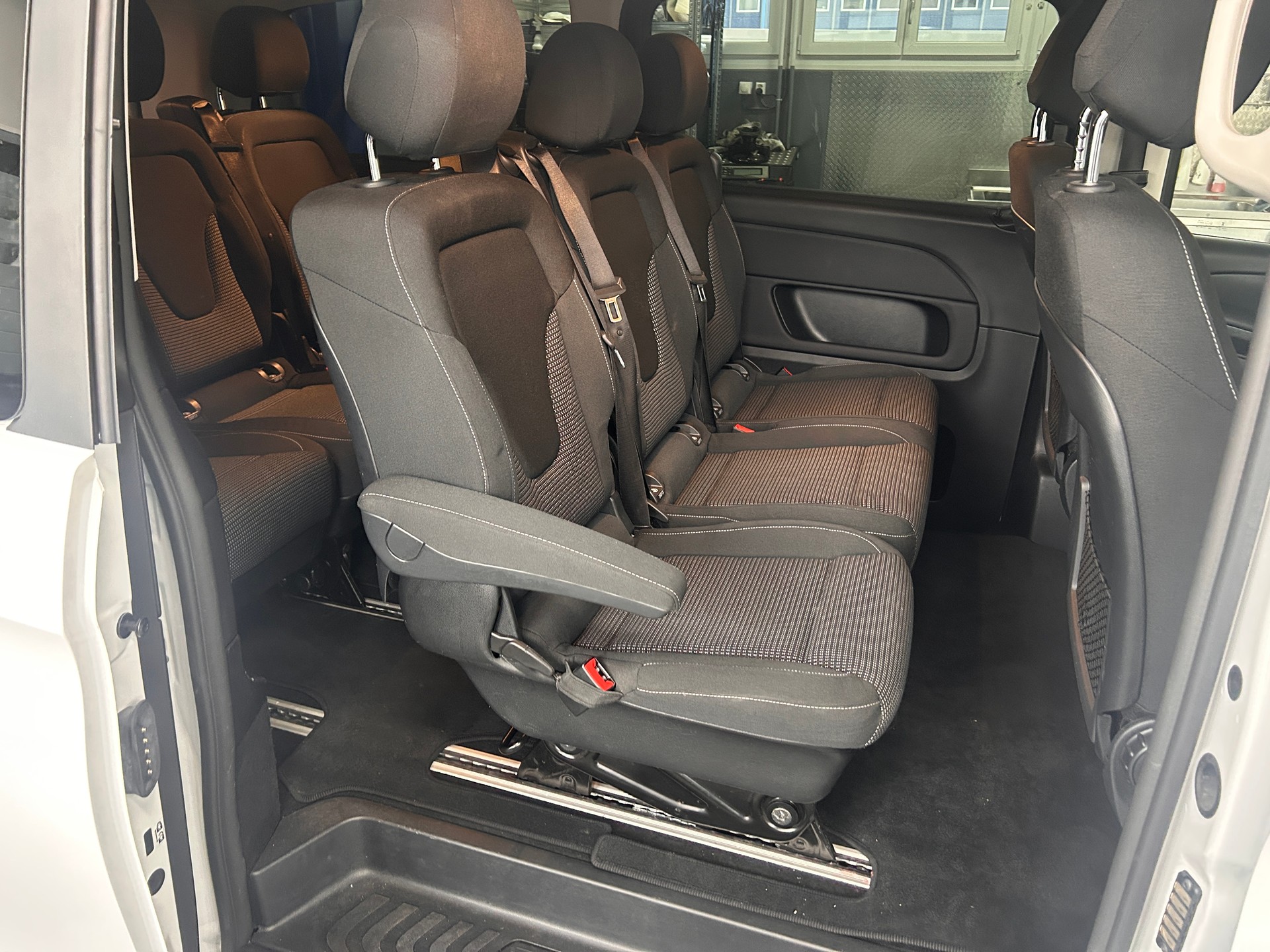 MERCEDES-BENZ V 220 d lang 9G-Tronic-image-14