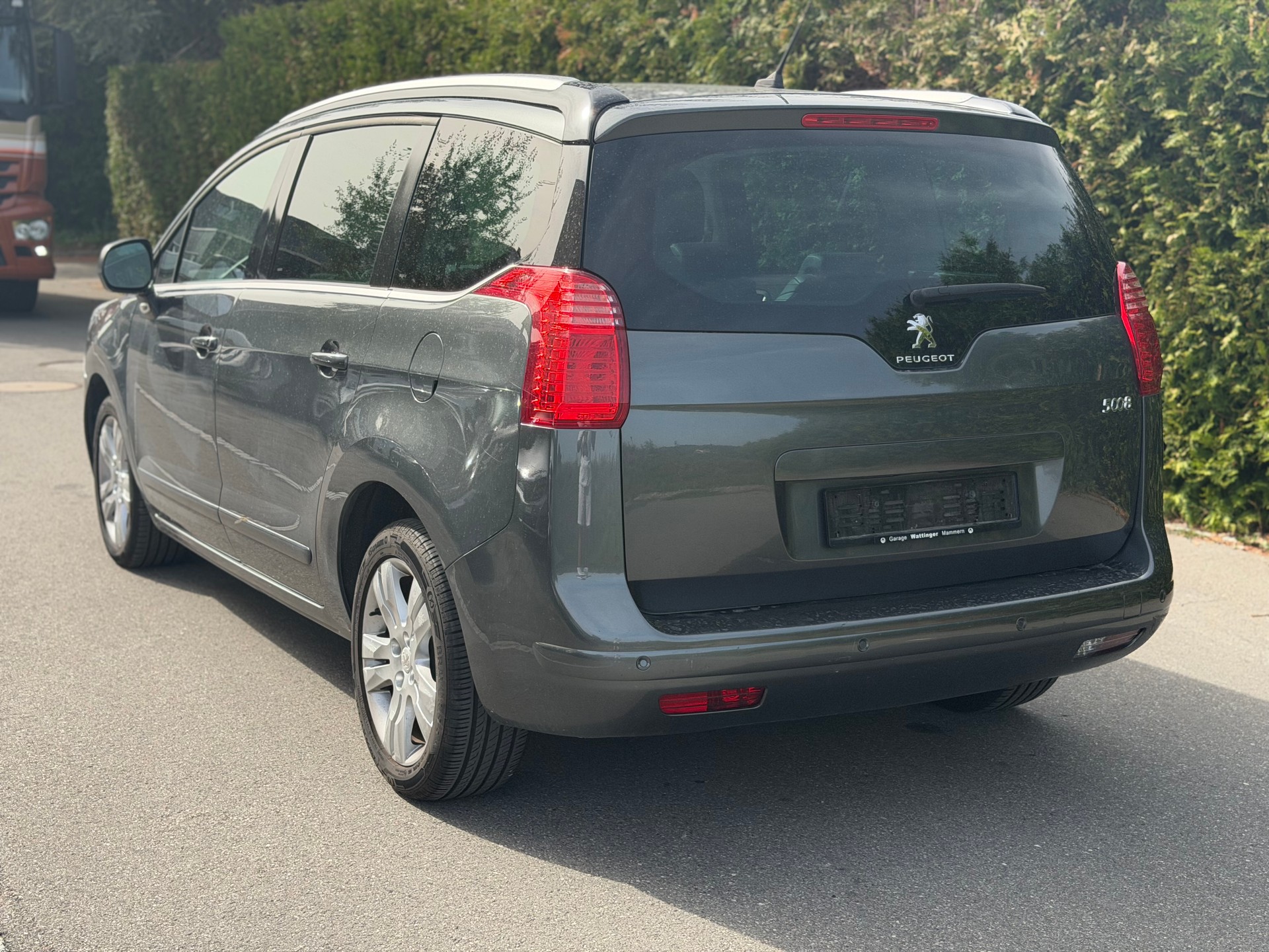 PEUGEOT 5008 1.6 16V T Allure Tiptronic-image-4