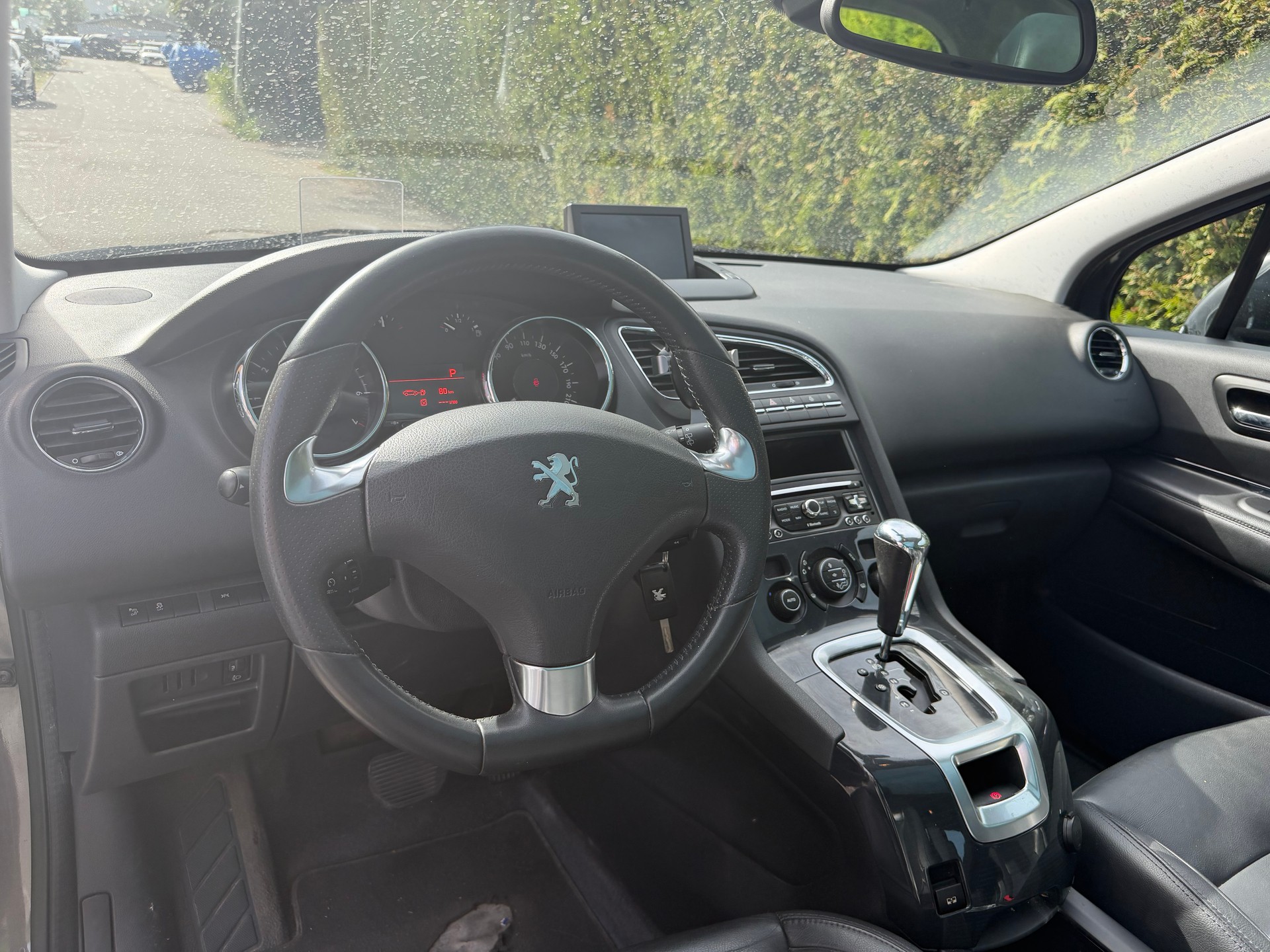 PEUGEOT 5008 1.6 16V T Allure Tiptronic-image-8