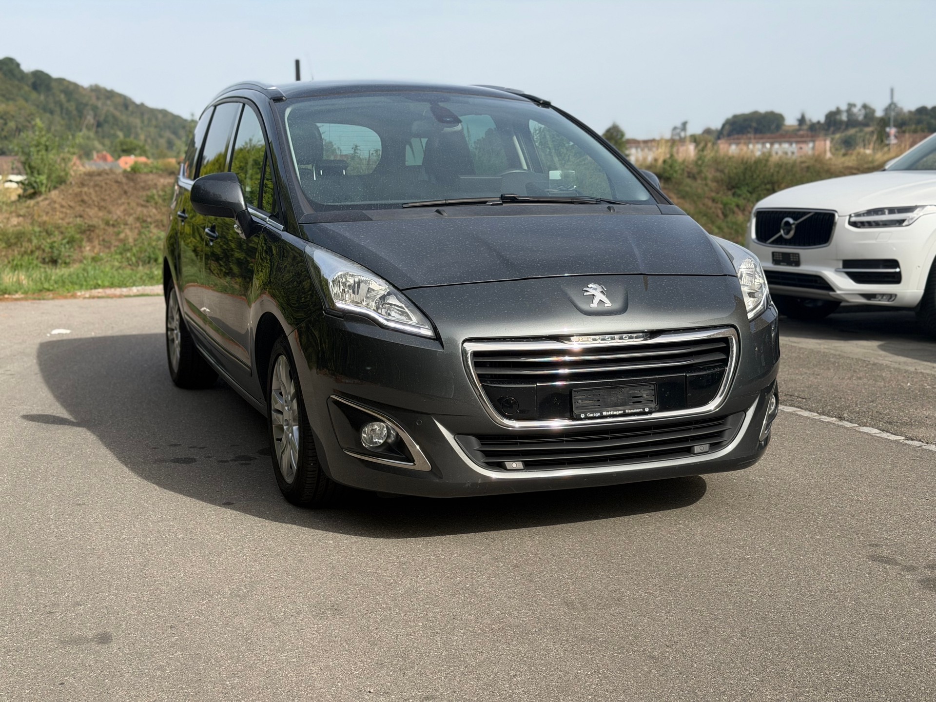 PEUGEOT 5008 1.6 16V T Allure Tiptronic-image-2