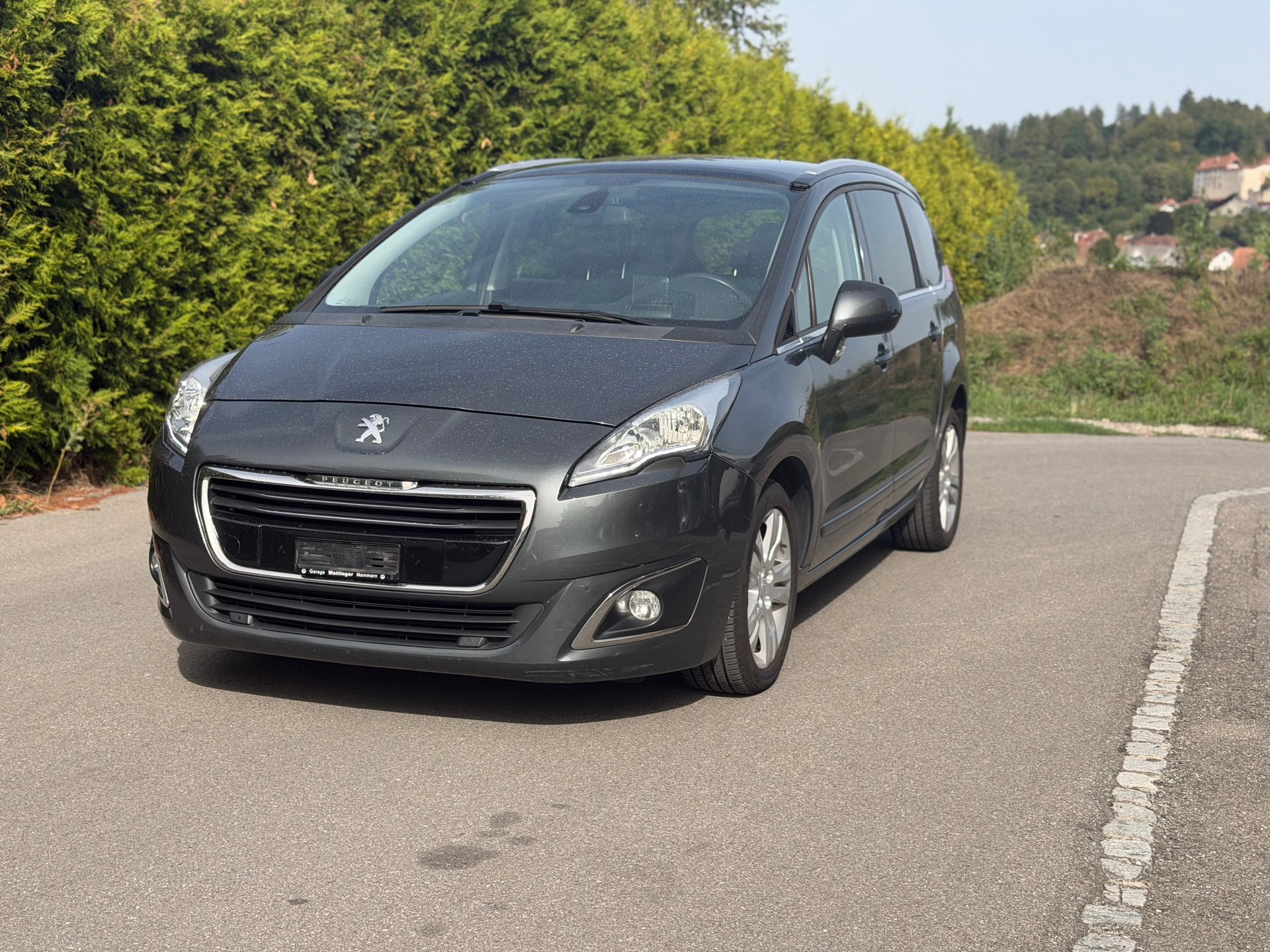 PEUGEOT 5008 1.6 16V T Allure Tiptronic-image-0
