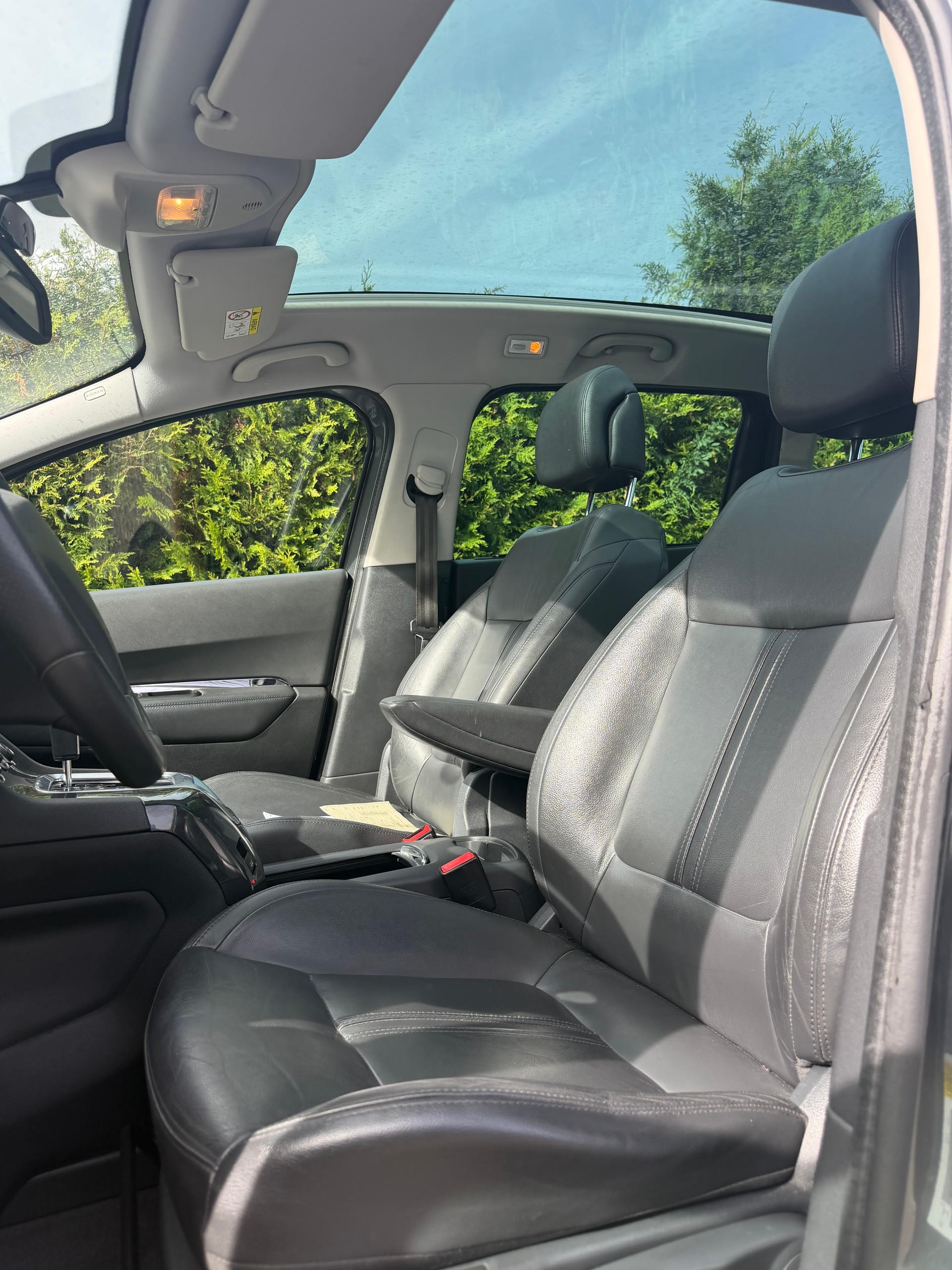 PEUGEOT 5008 1.6 16V T Allure Tiptronic-image-7