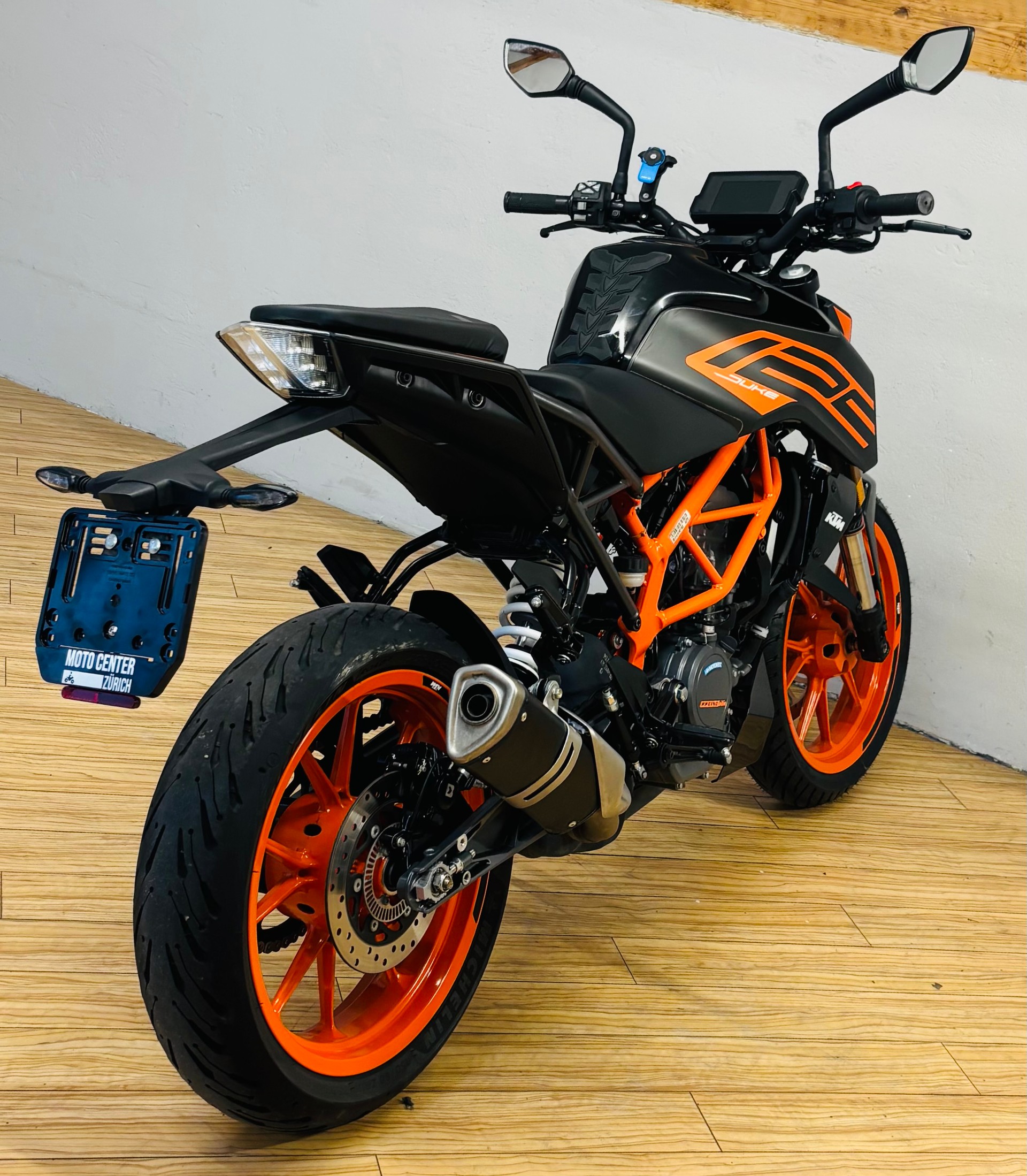 KTM 125 Duke-showroom-element-1