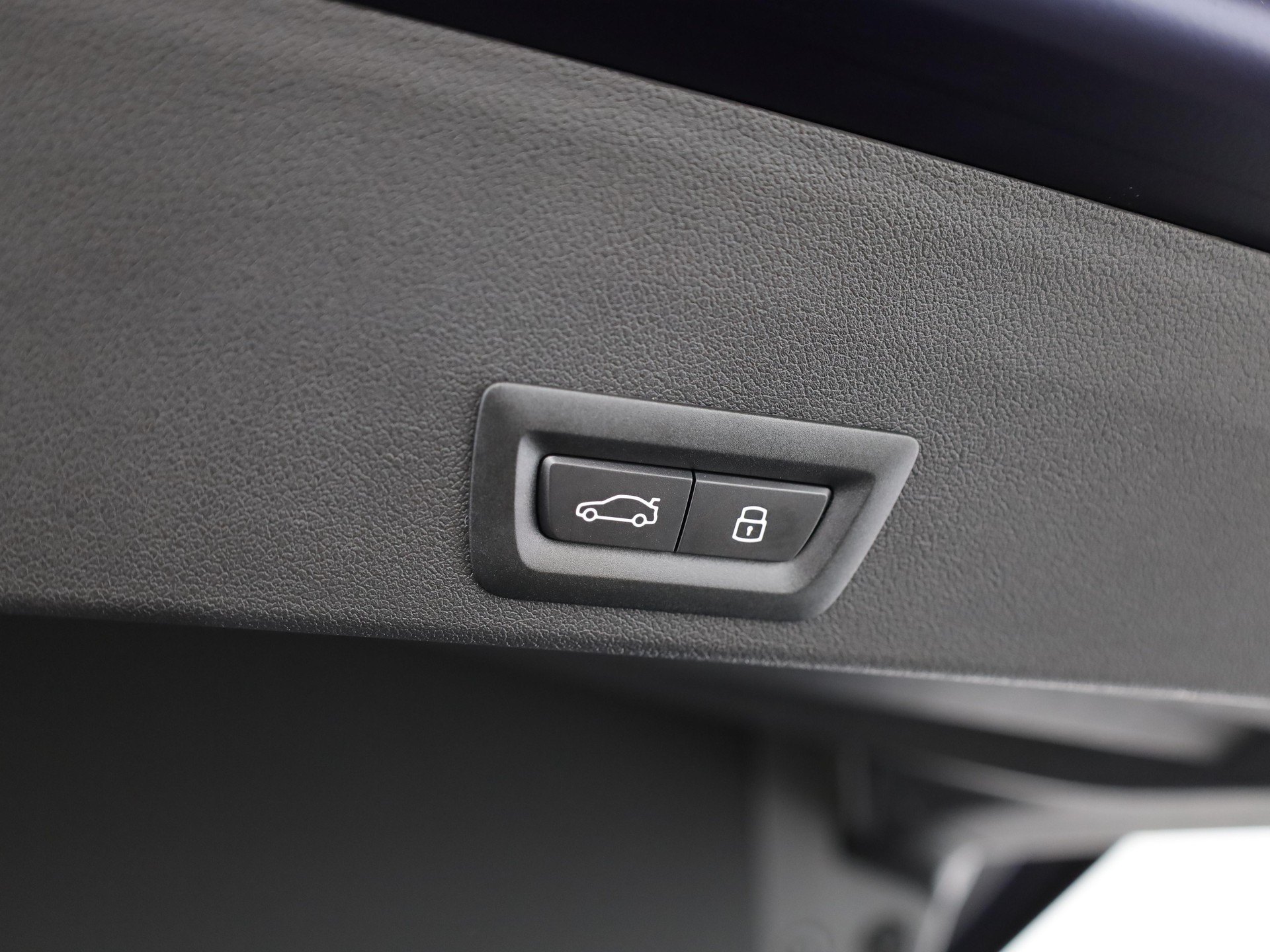 BMW XM Label Plug-in Hybrid-image-9