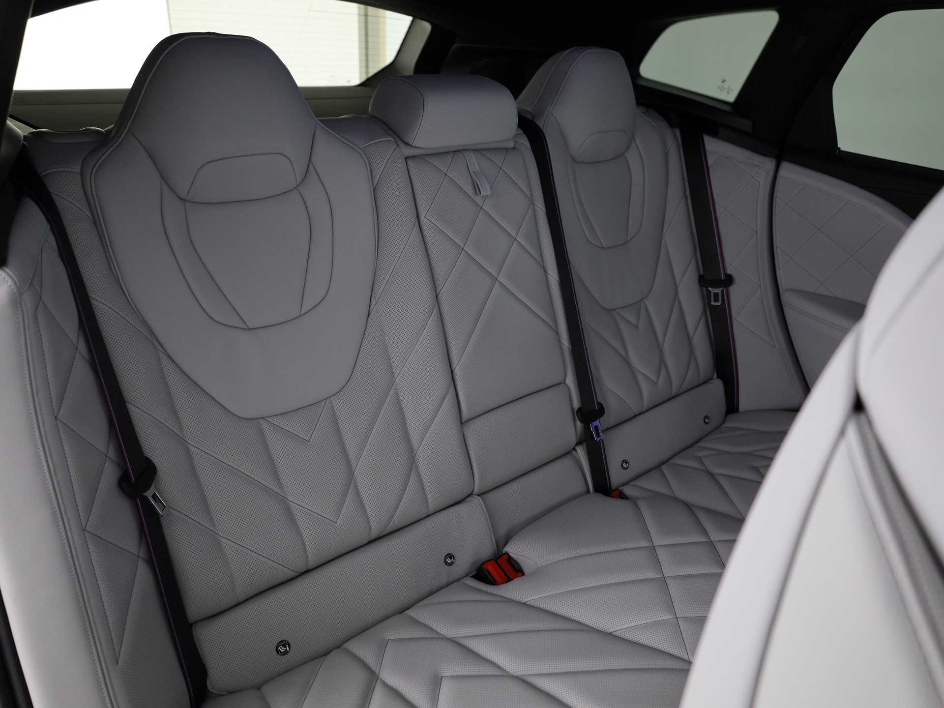 BMW XM Label Plug-in Hybrid-image-15