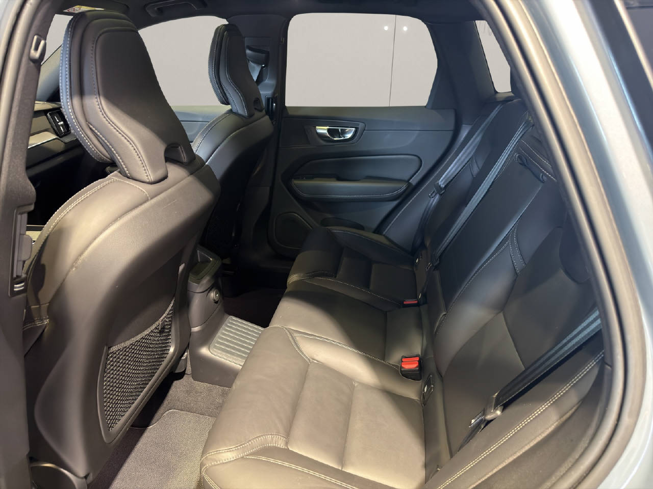 VOLVO XC60 2.0 T8 TE R-Design eAWD-image-5