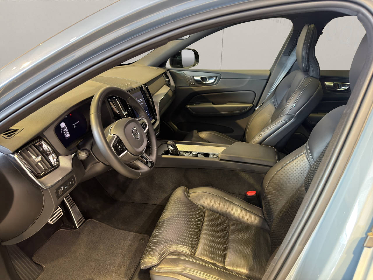 VOLVO XC60 2.0 T8 TE R-Design eAWD-image-4