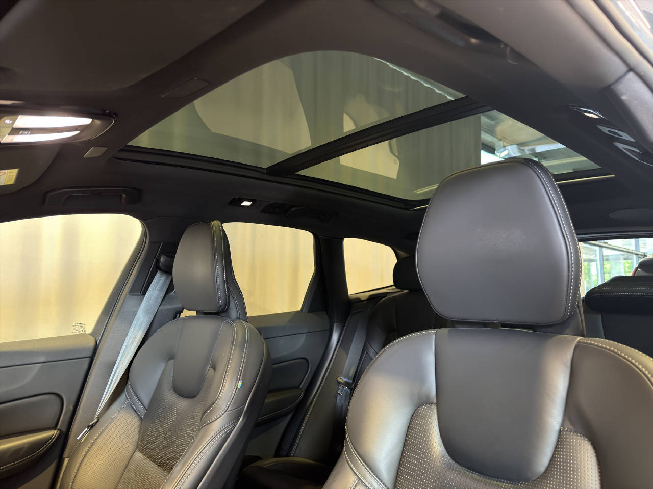 VOLVO XC60 2.0 T8 TE R-Design eAWD-image-15
