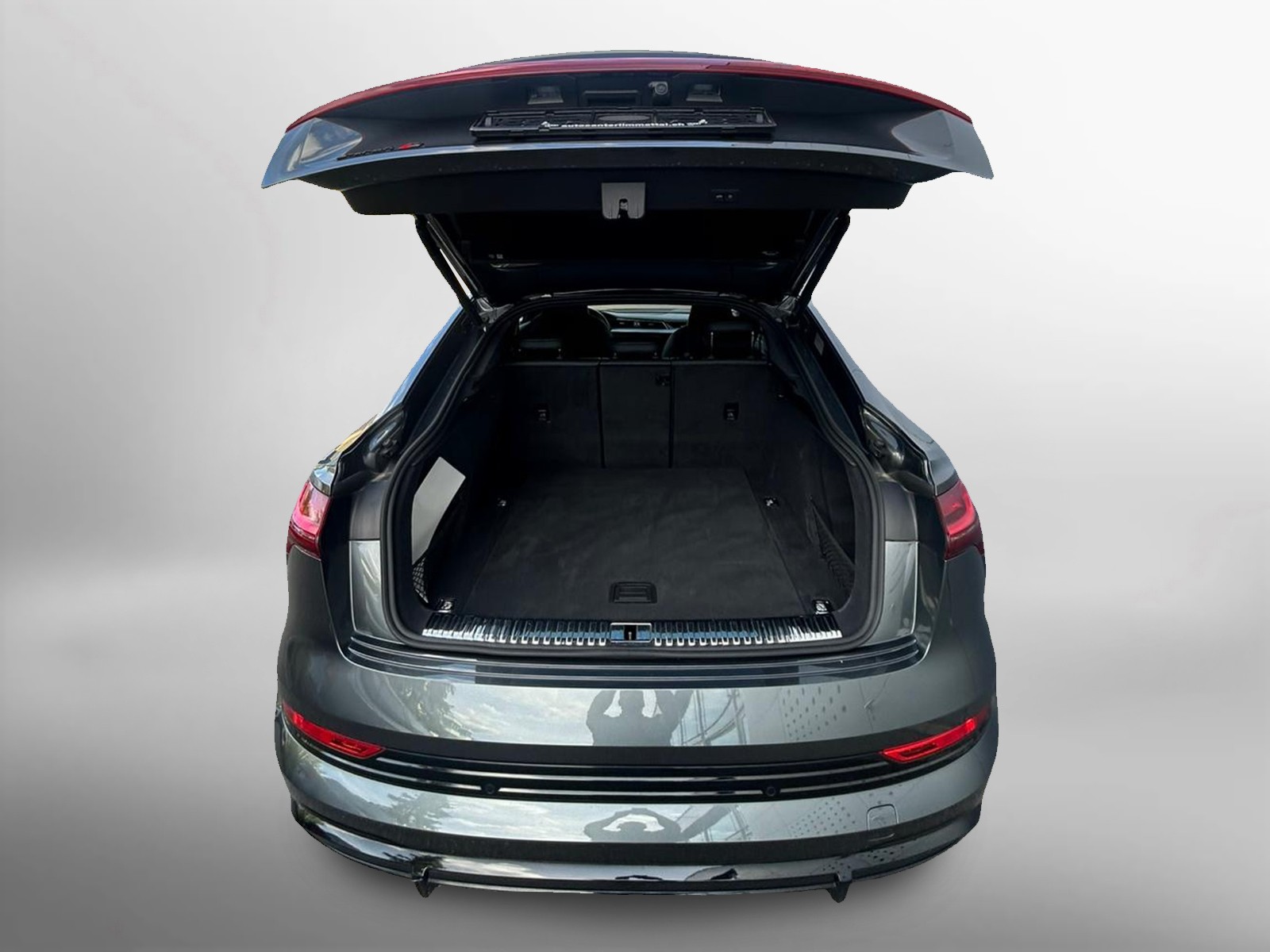 AUDI e-tron S Sportback quattro-image-8