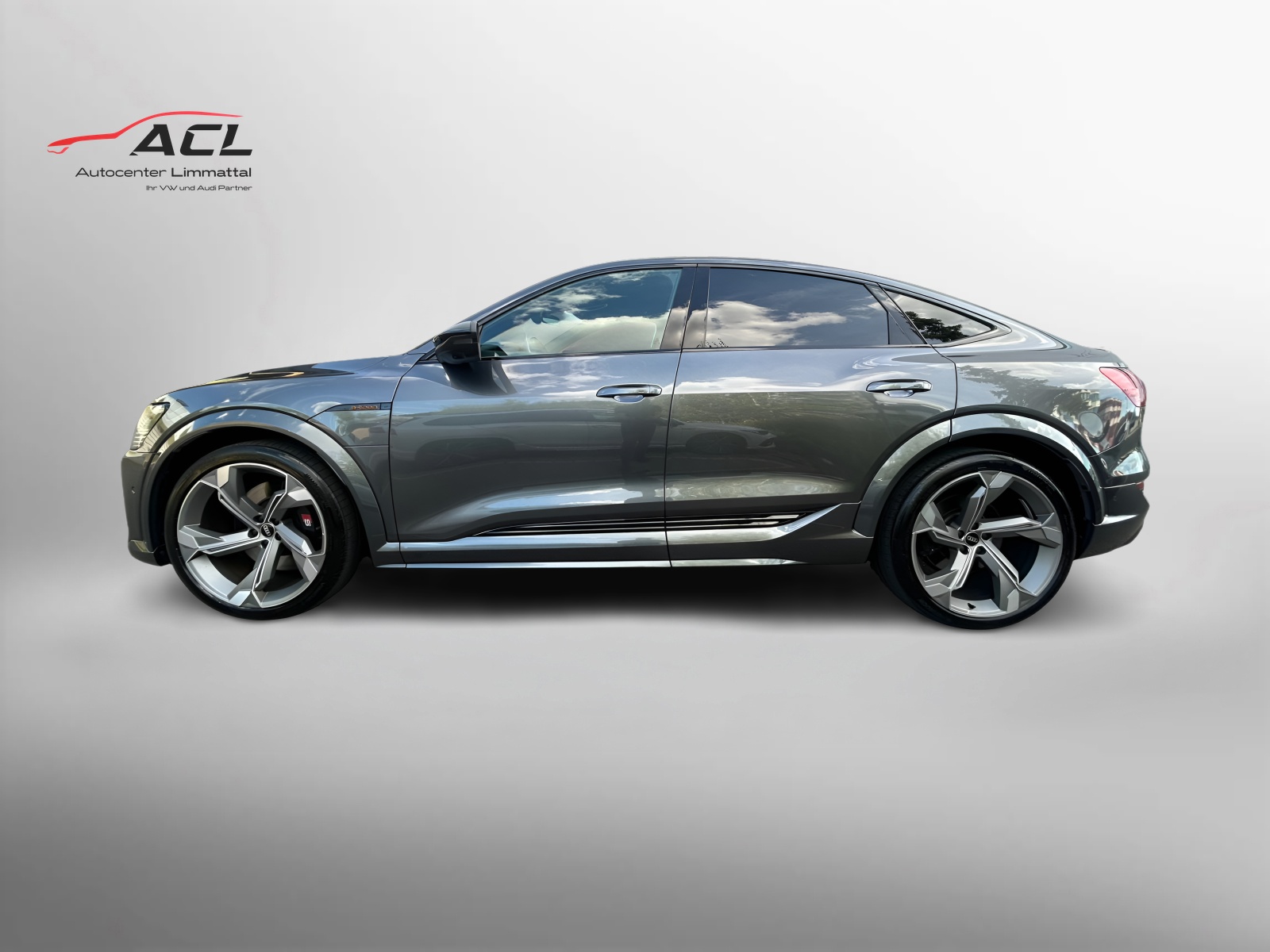 AUDI e-tron S Sportback quattro-image-2