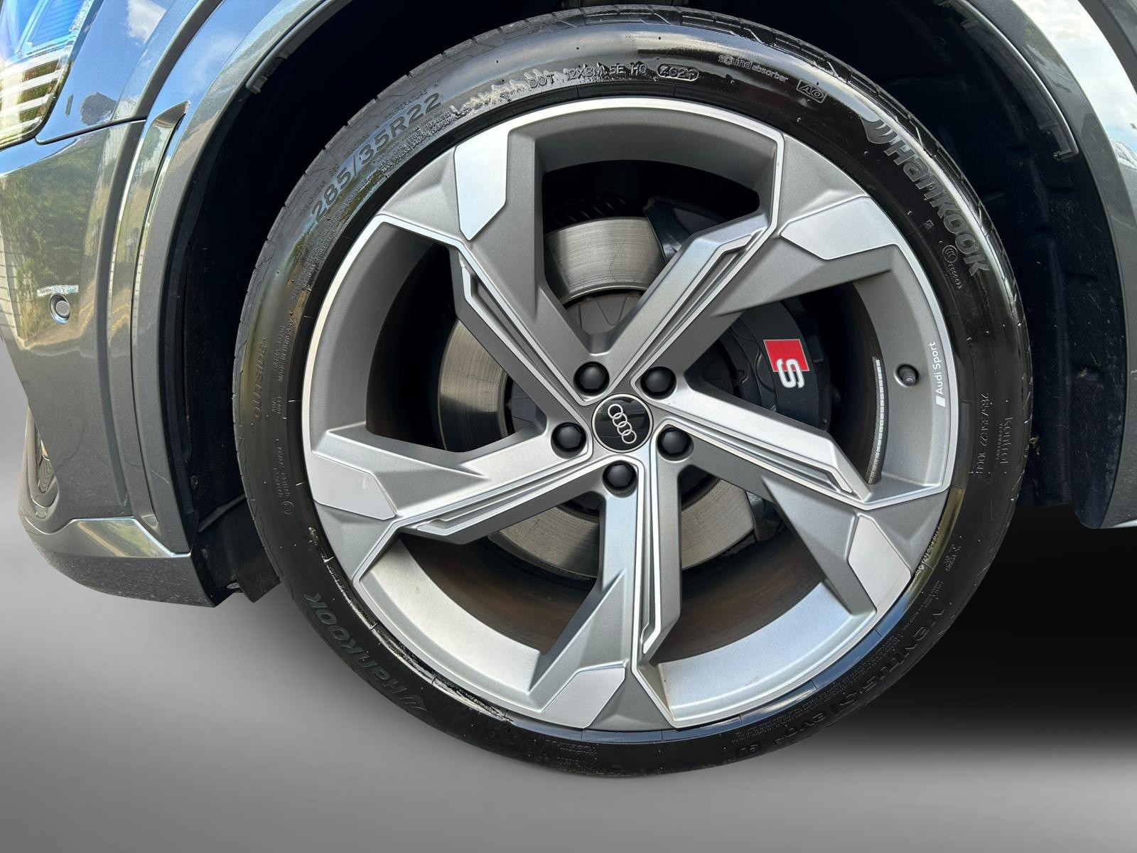 AUDI e-tron S Sportback quattro-image-3