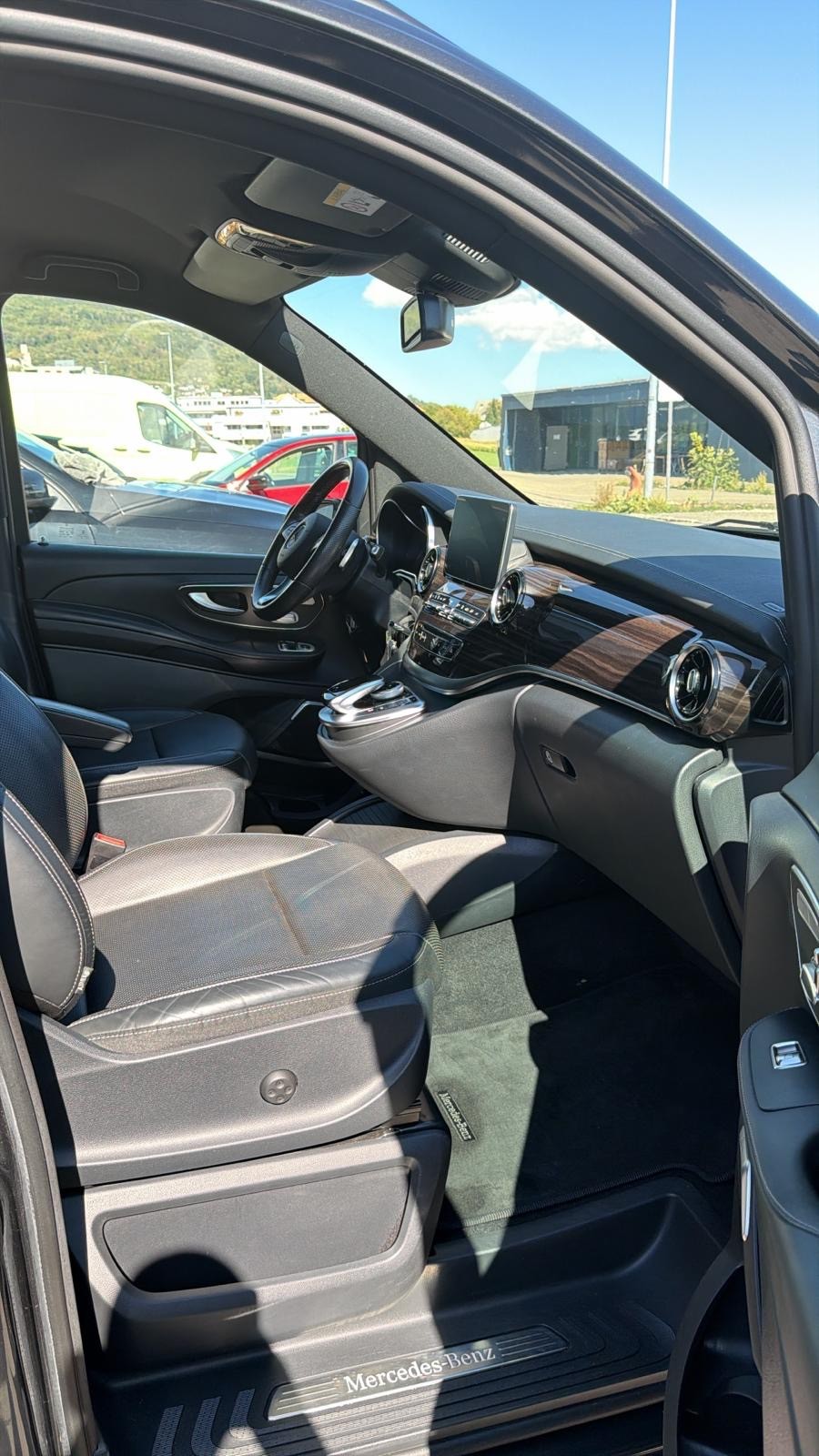 MERCEDES-BENZ V 300 d Avantgarde kompakt 4Matic 9G-Tronic-image-26
