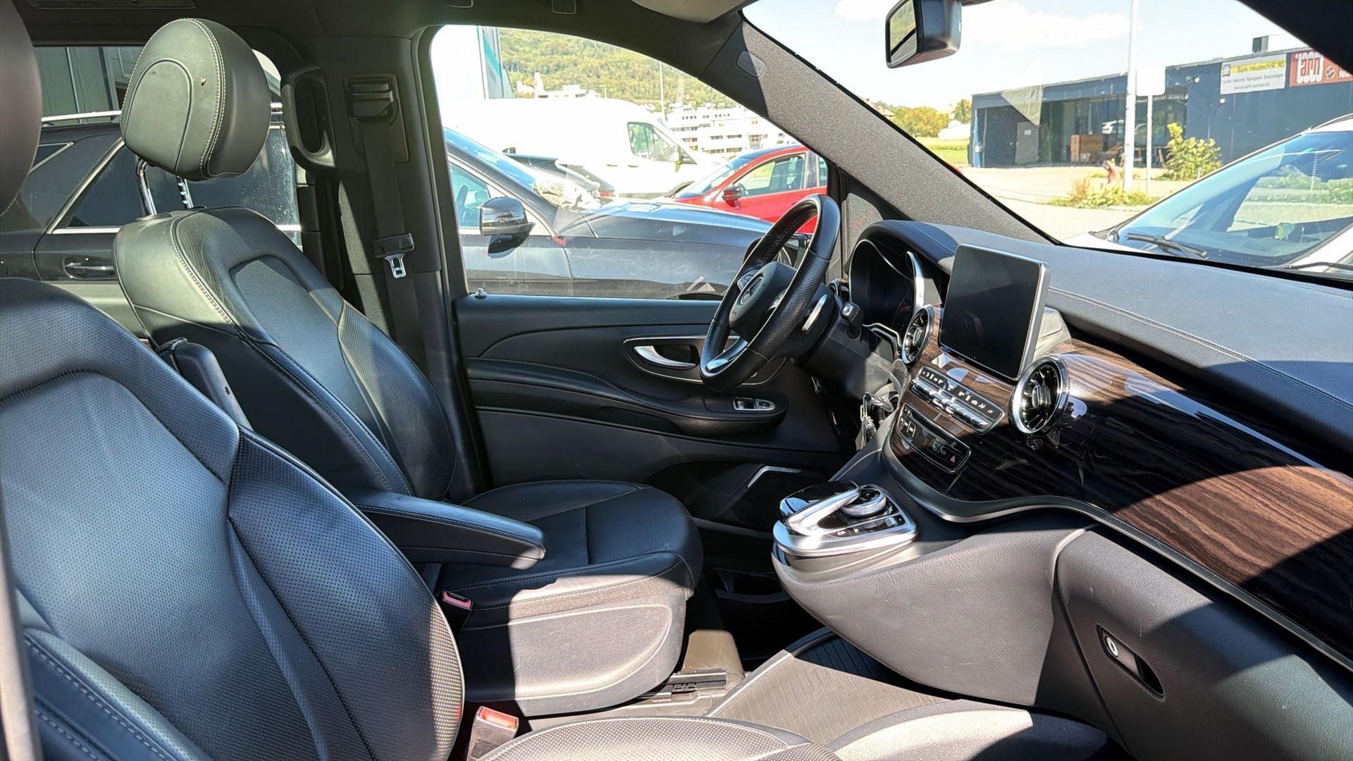 MERCEDES-BENZ V 300 d Avantgarde kompakt 4Matic 9G-Tronic-image-14