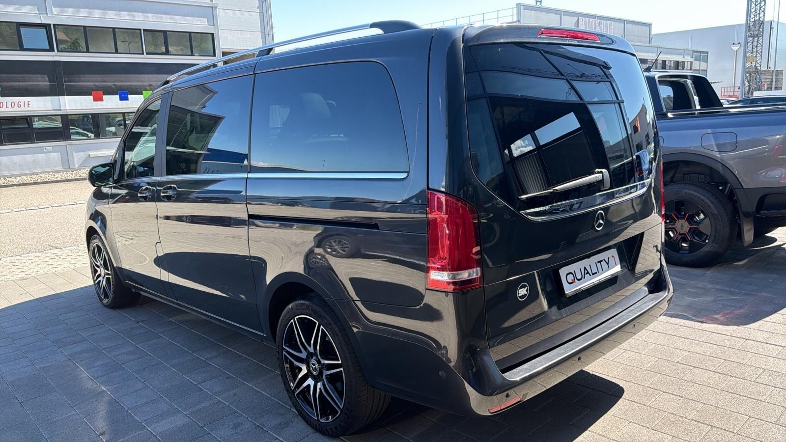MERCEDES-BENZ V 300 d Avantgarde kompakt 4Matic 9G-Tronic-image-7
