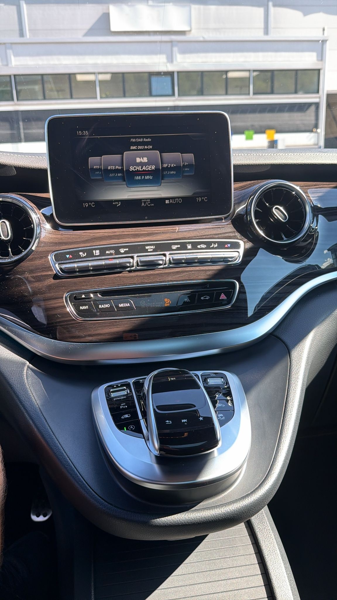 MERCEDES-BENZ V 300 d Avantgarde kompakt 4Matic 9G-Tronic-image-30