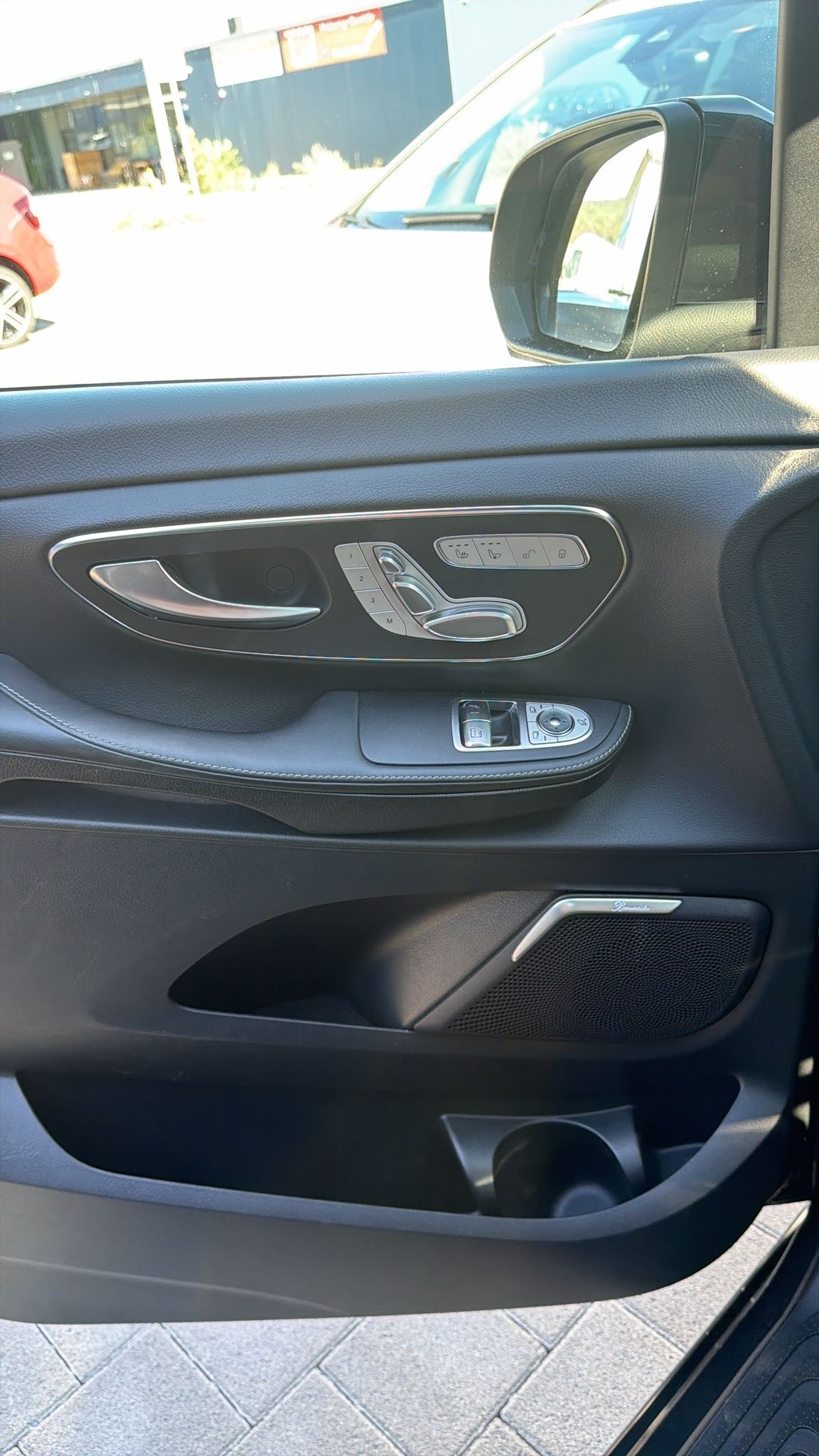 MERCEDES-BENZ V 300 d Avantgarde kompakt 4Matic 9G-Tronic-image-16