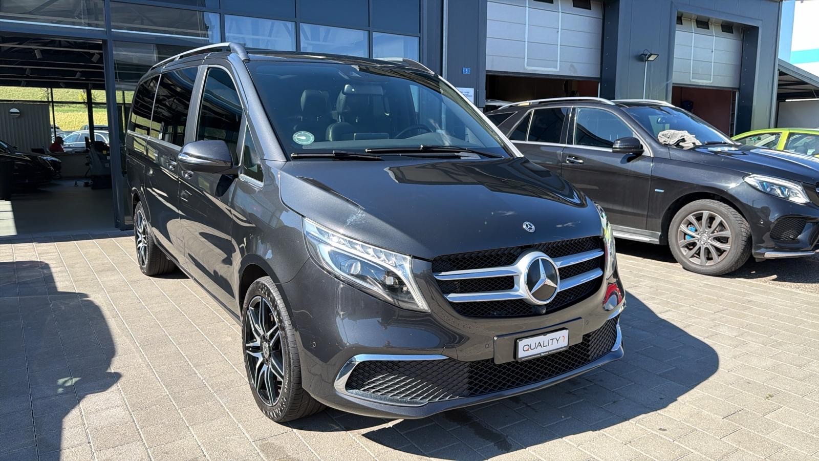 MERCEDES-BENZ V 300 d Avantgarde kompakt 4Matic 9G-Tronic-image-4