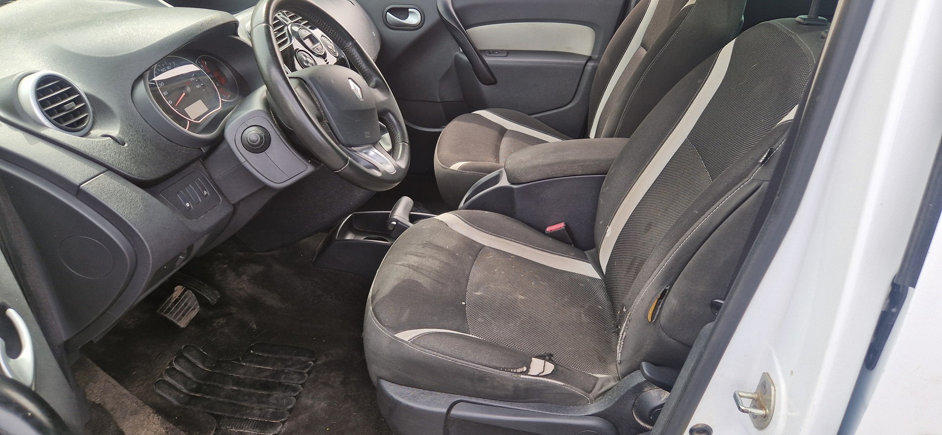 RENAULT Kangoo 1.6 16V Swiss Edition Automatic-image-5