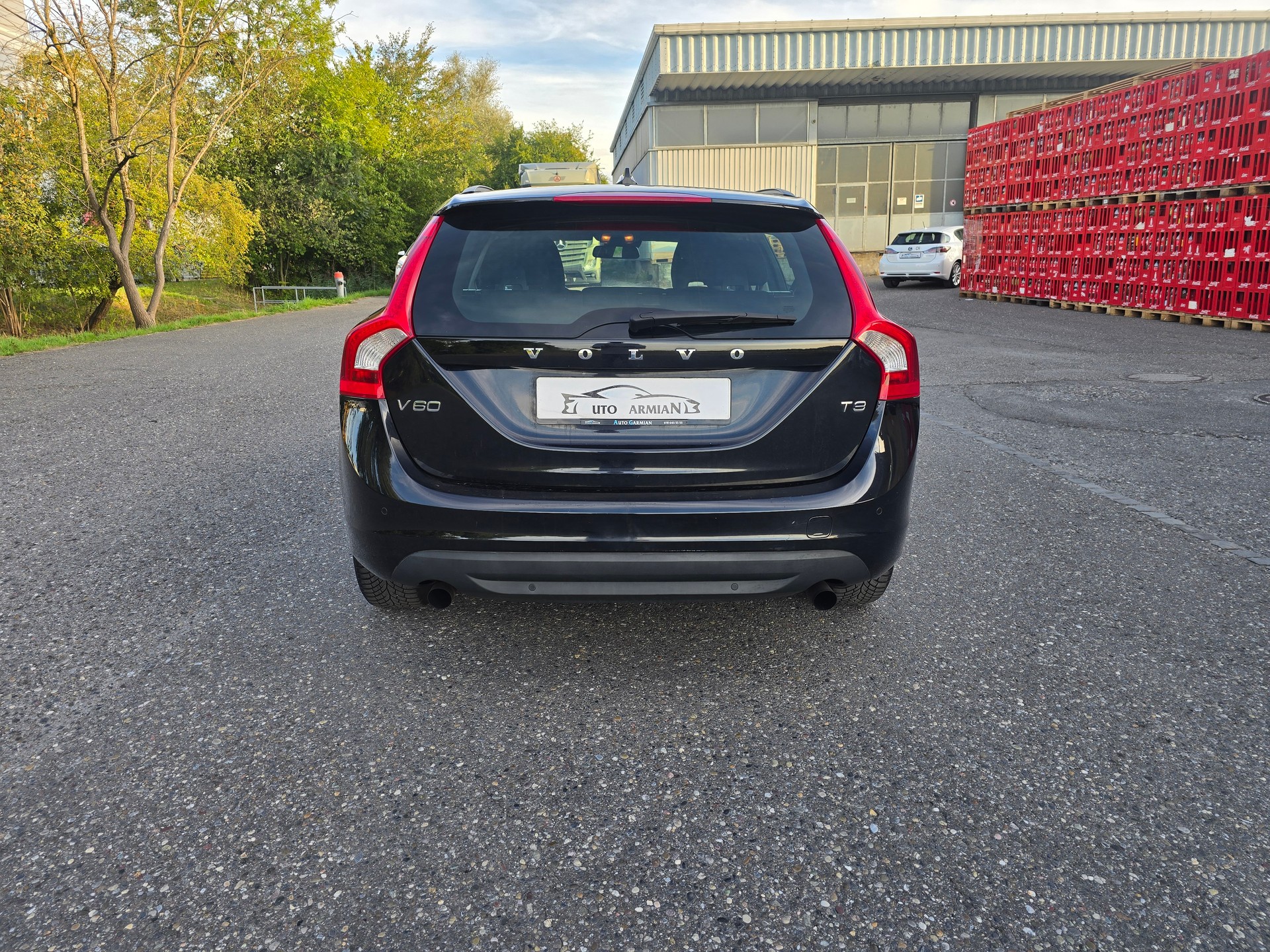VOLVO V60 T3-image-3