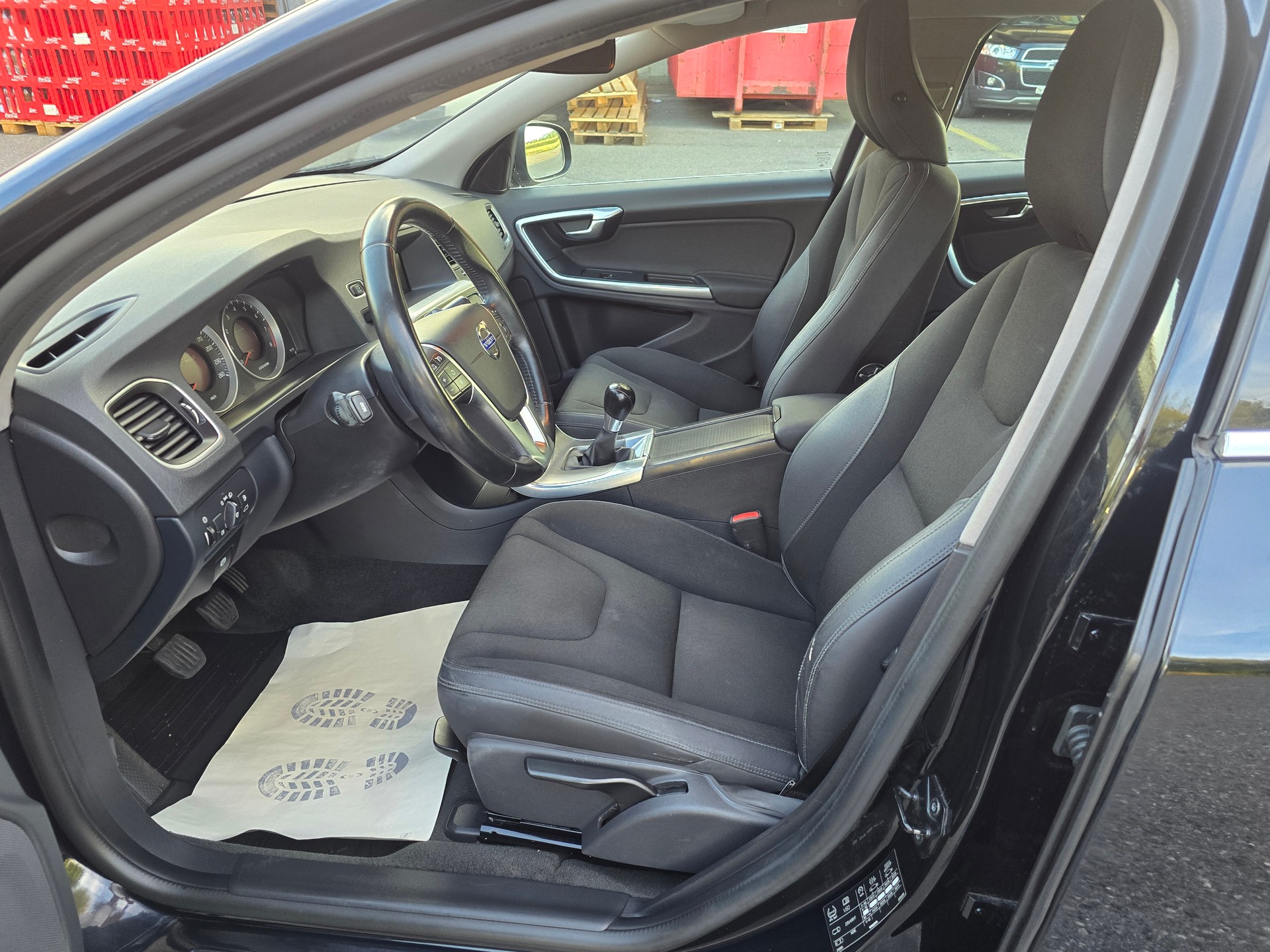 VOLVO V60 T3-image-9
