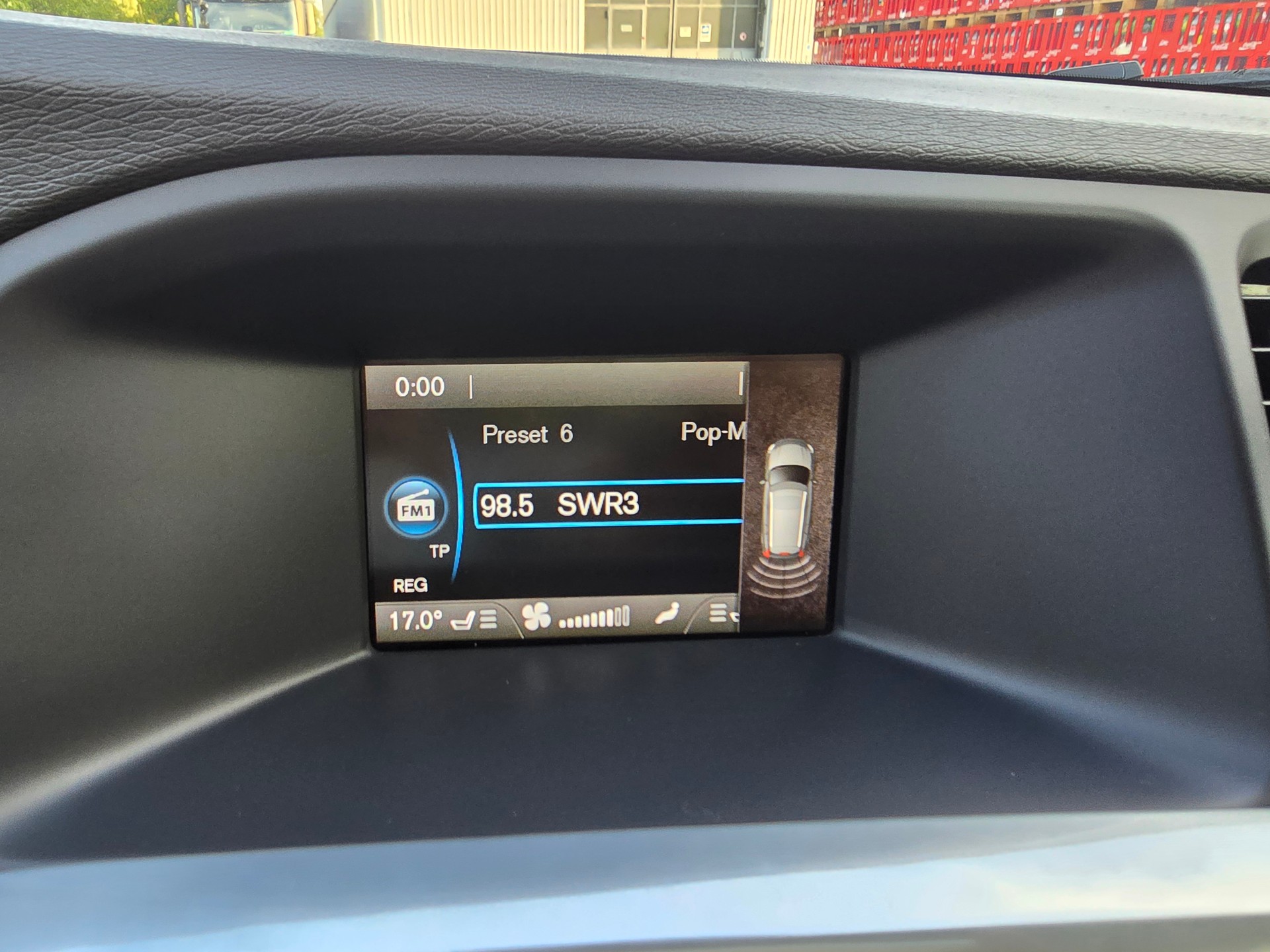 VOLVO V60 T3-image-17