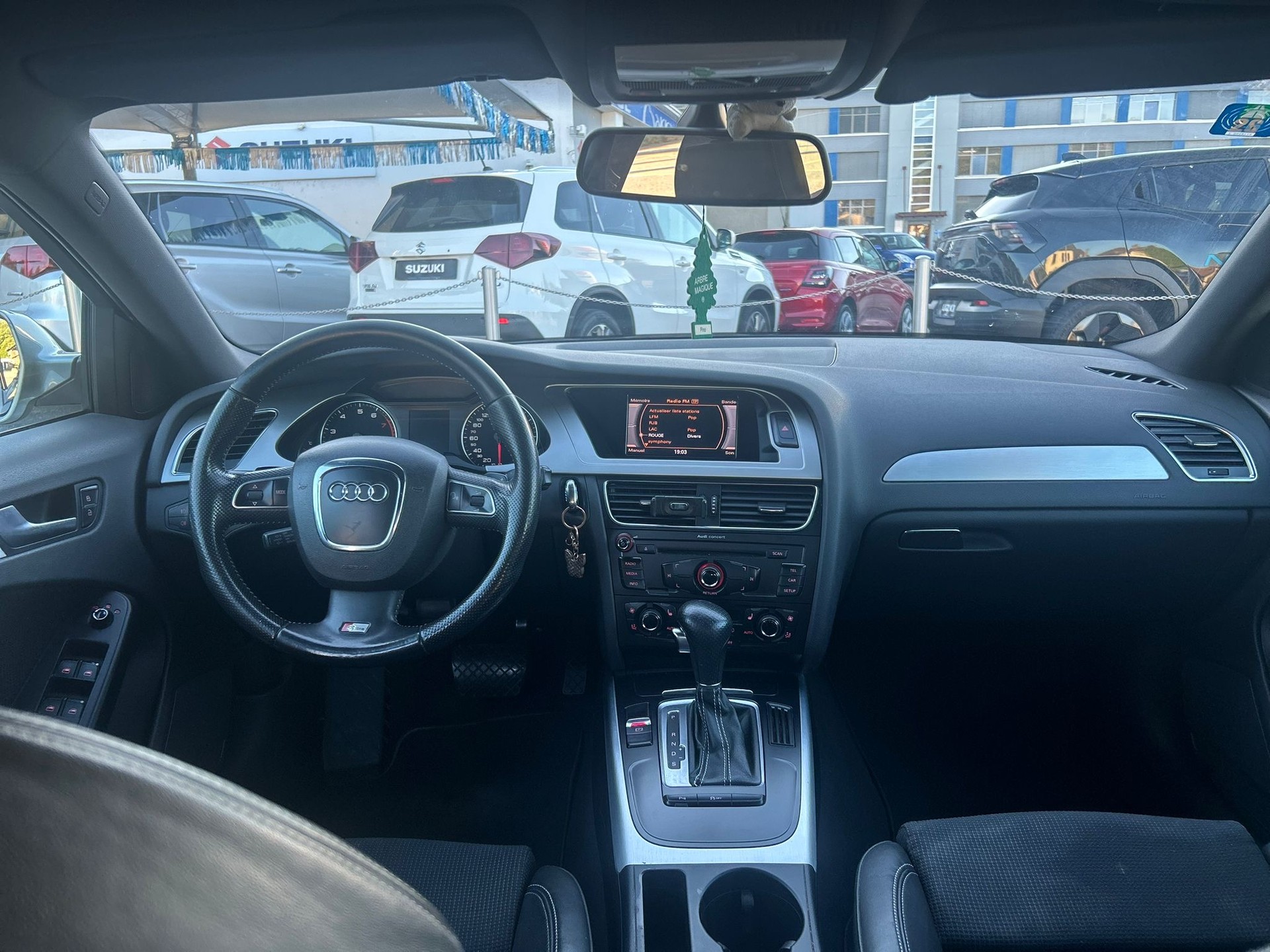 AUDI 2.0 TFSI 180 Style M-Tronic-image-3