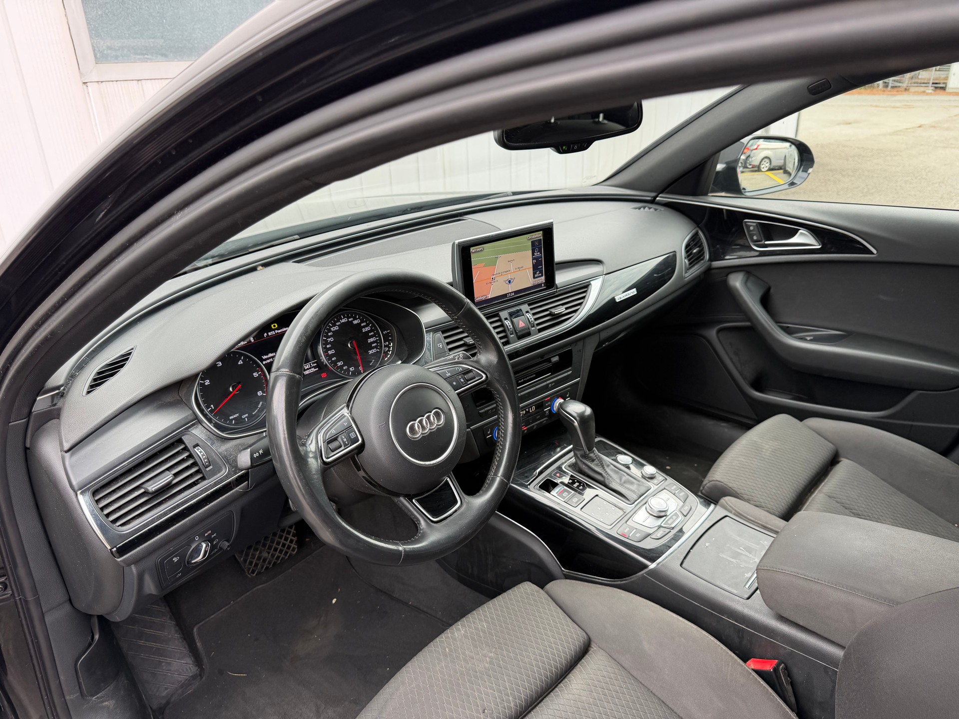 AUDI A6 Avant 2.0 TDI quattro S-tronic S line-image-10