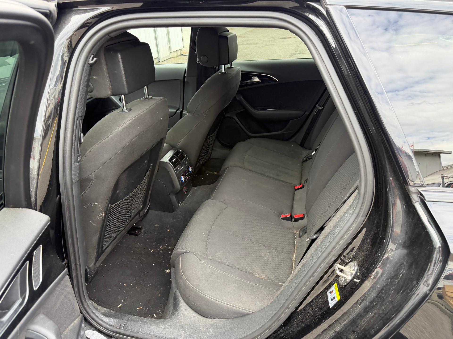 AUDI A6 Avant 2.0 TDI quattro S-tronic S line-image-6