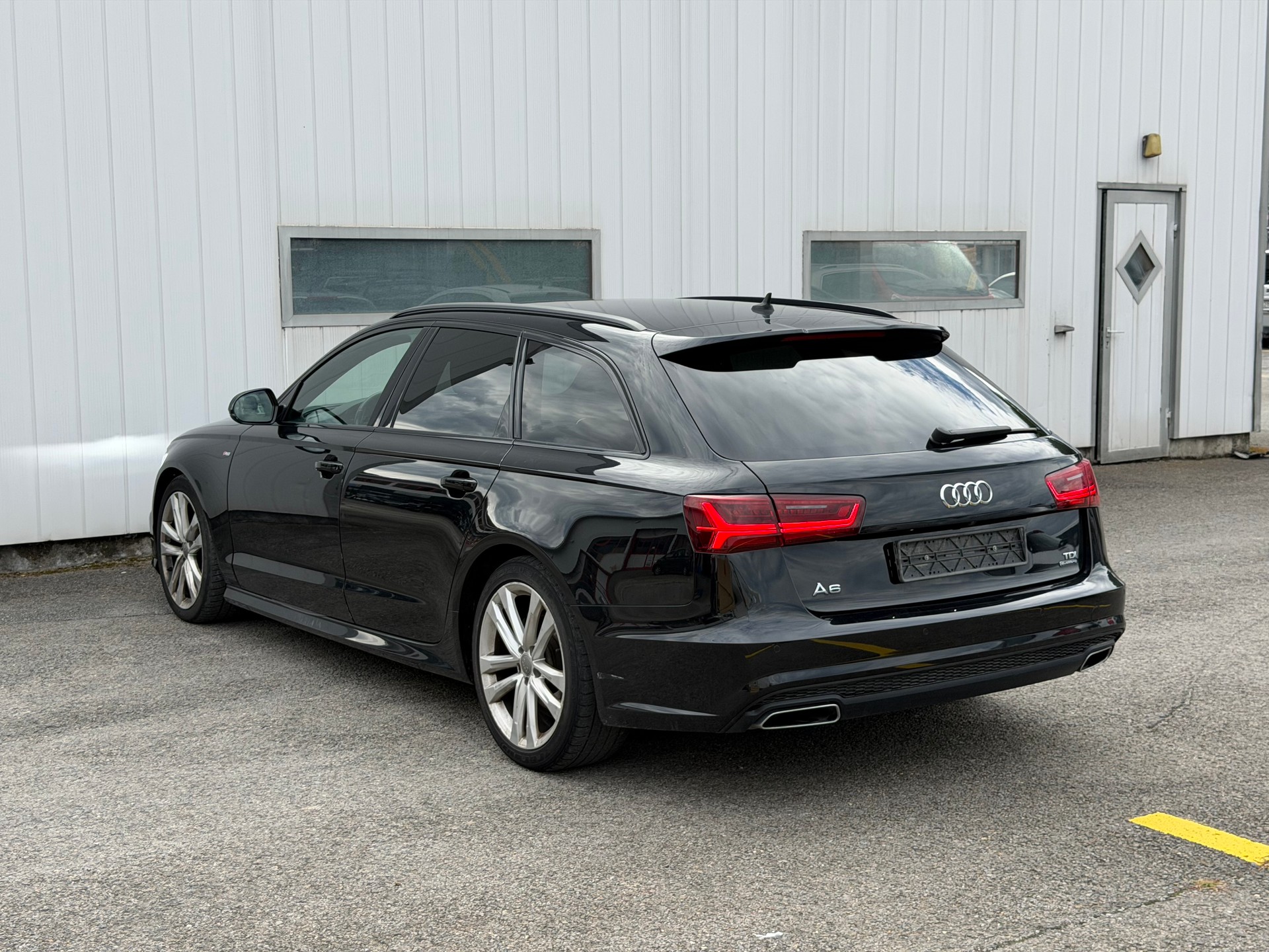 AUDI A6 Avant 2.0 TDI quattro S-tronic S line-image-5