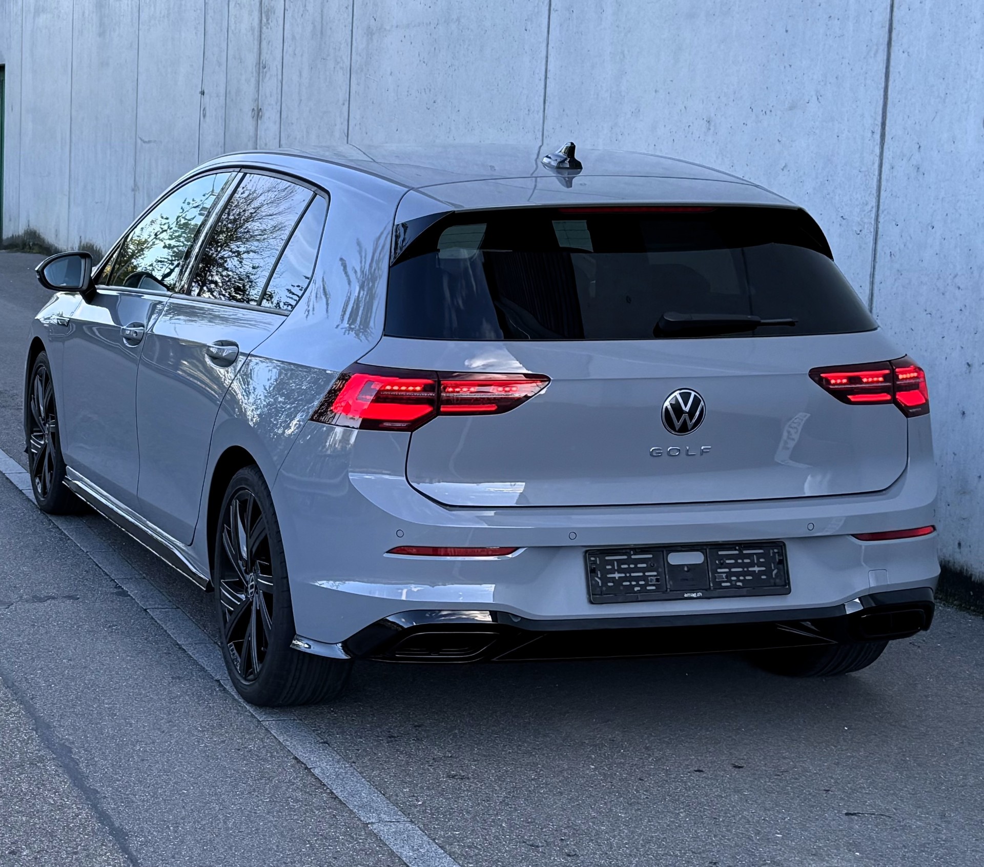 VW Golf 1.5 eTSI mHEV ACT R-Line DSG CH FZ | Regelmässige Servicehistorie | gepflegt-image-3