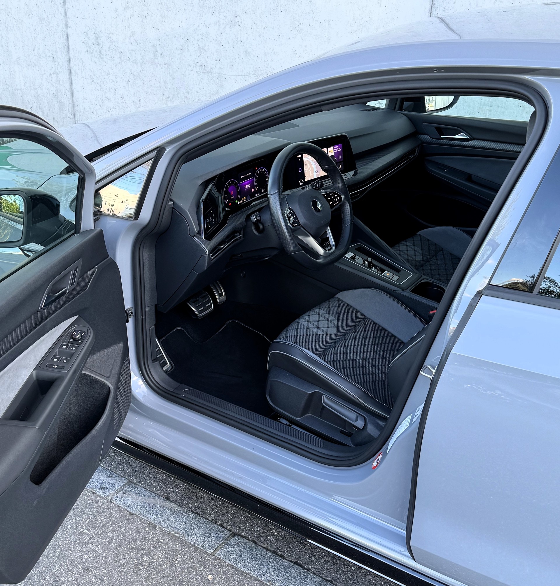 VW Golf 1.5 eTSI mHEV ACT R-Line DSG CH FZ | Regelmässige Servicehistorie | gepflegt-image-5