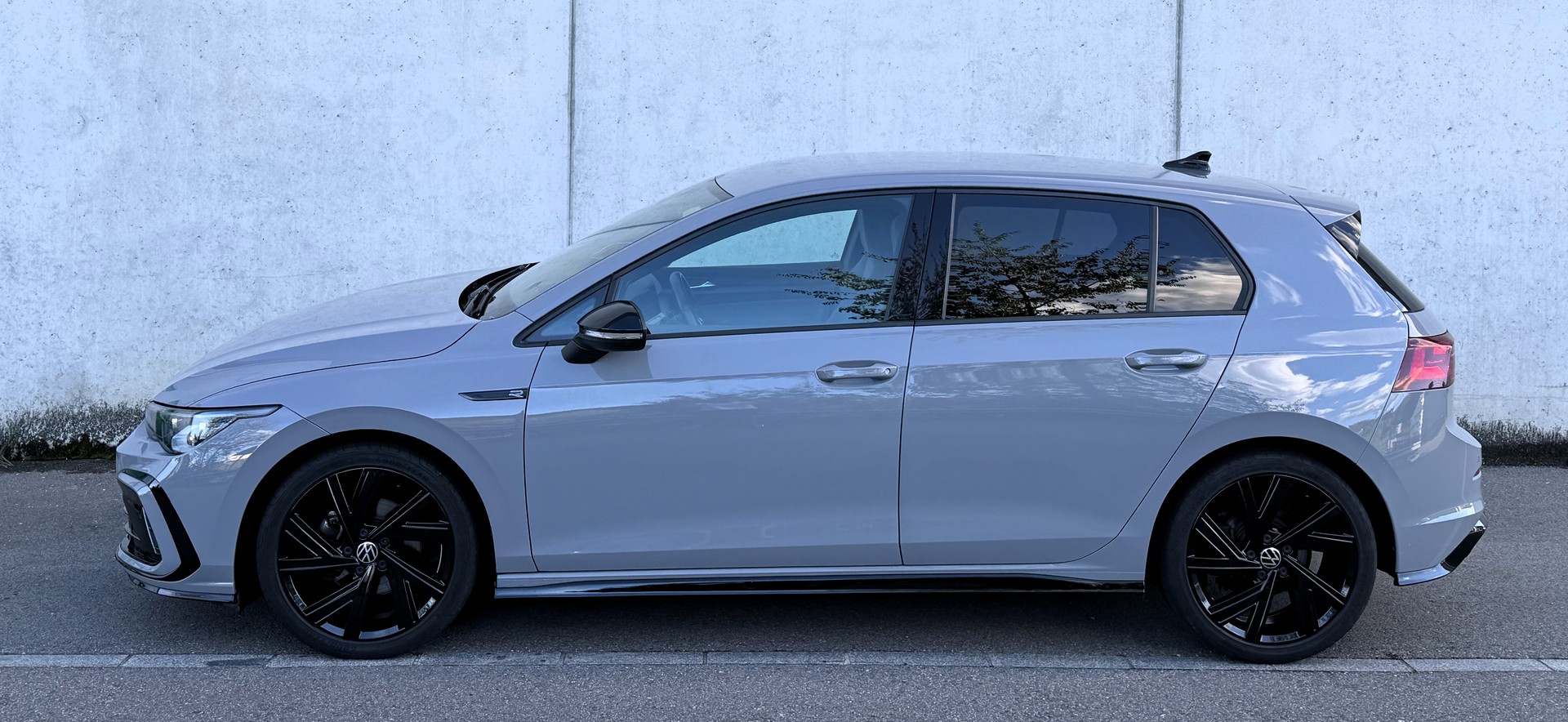 VW Golf 1.5 eTSI mHEV ACT R-Line DSG CH FZ | Regelmässige Servicehistorie | gepflegt-image-2