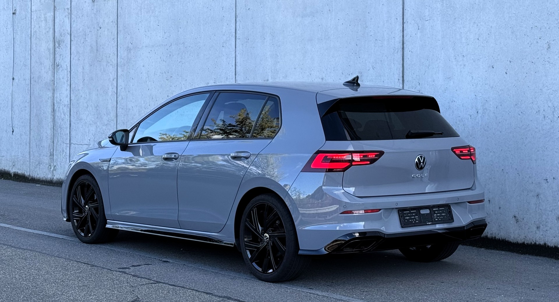 VW Golf 1.5 eTSI mHEV ACT R-Line DSG CH FZ | Regelmässige Servicehistorie | gepflegt-image-4