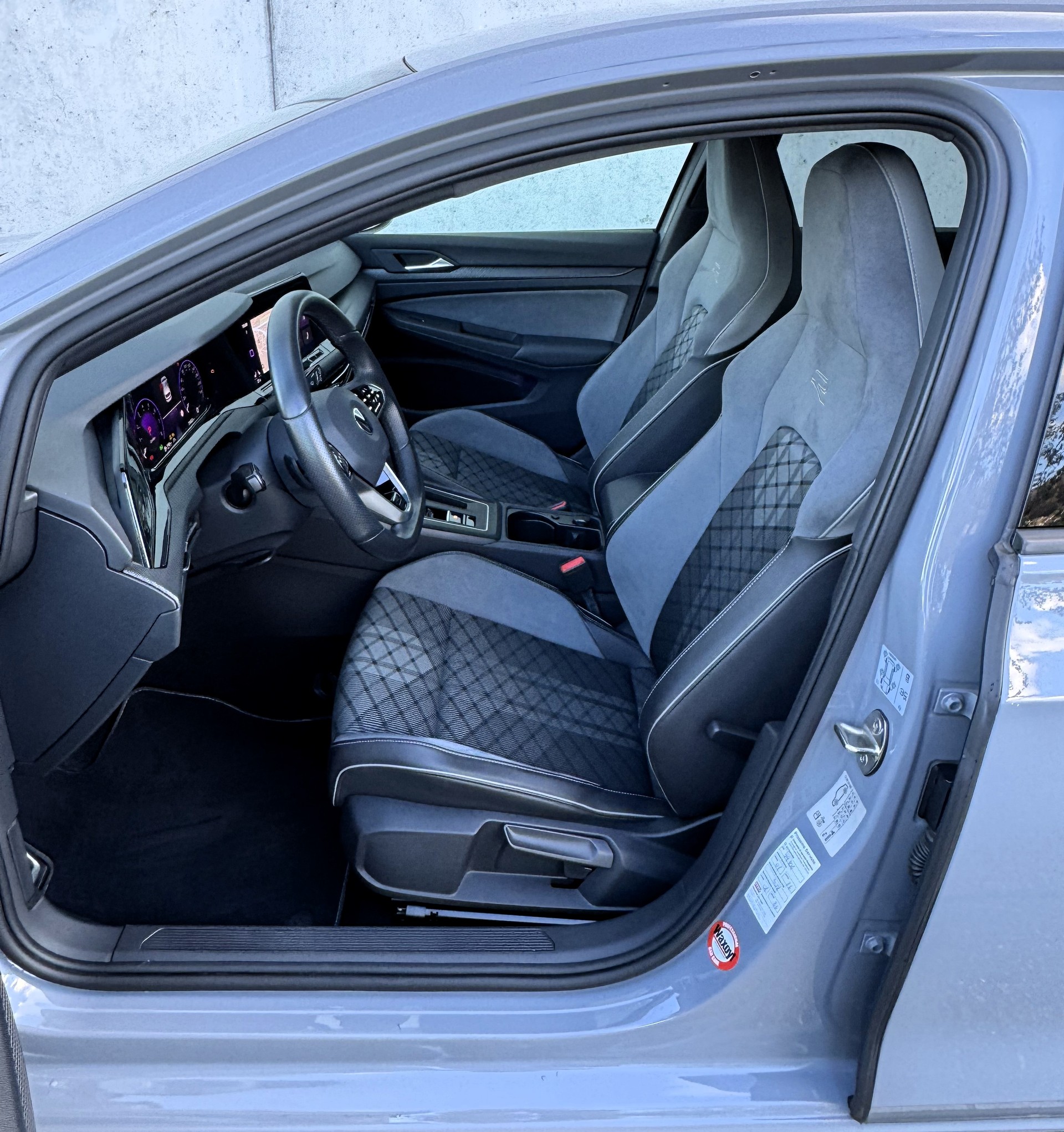 VW Golf 1.5 eTSI mHEV ACT R-Line DSG CH FZ | Regelmässige Servicehistorie | gepflegt-image-8