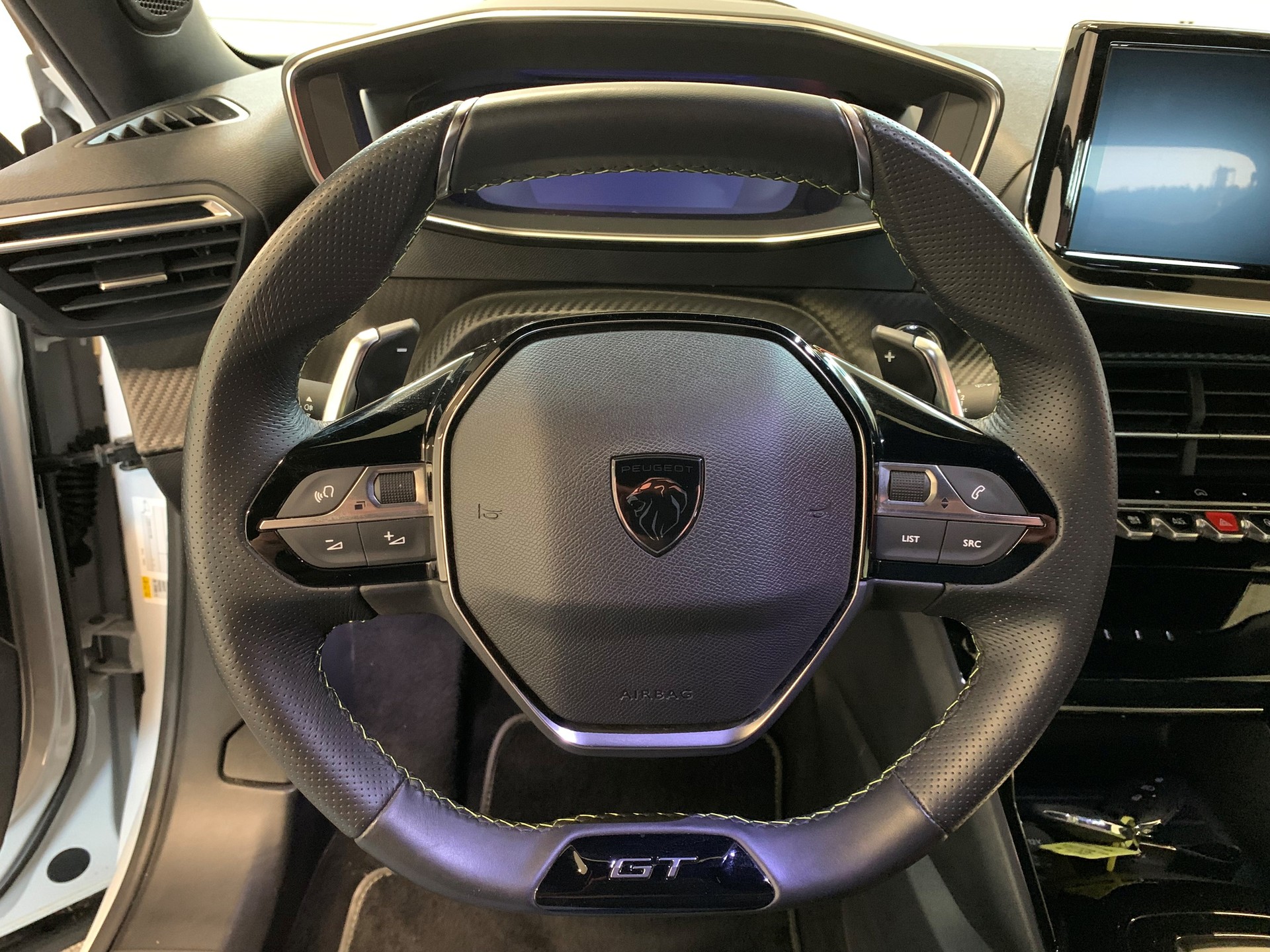 PEUGEOT 2008 1.2 PureTech GT-image-12